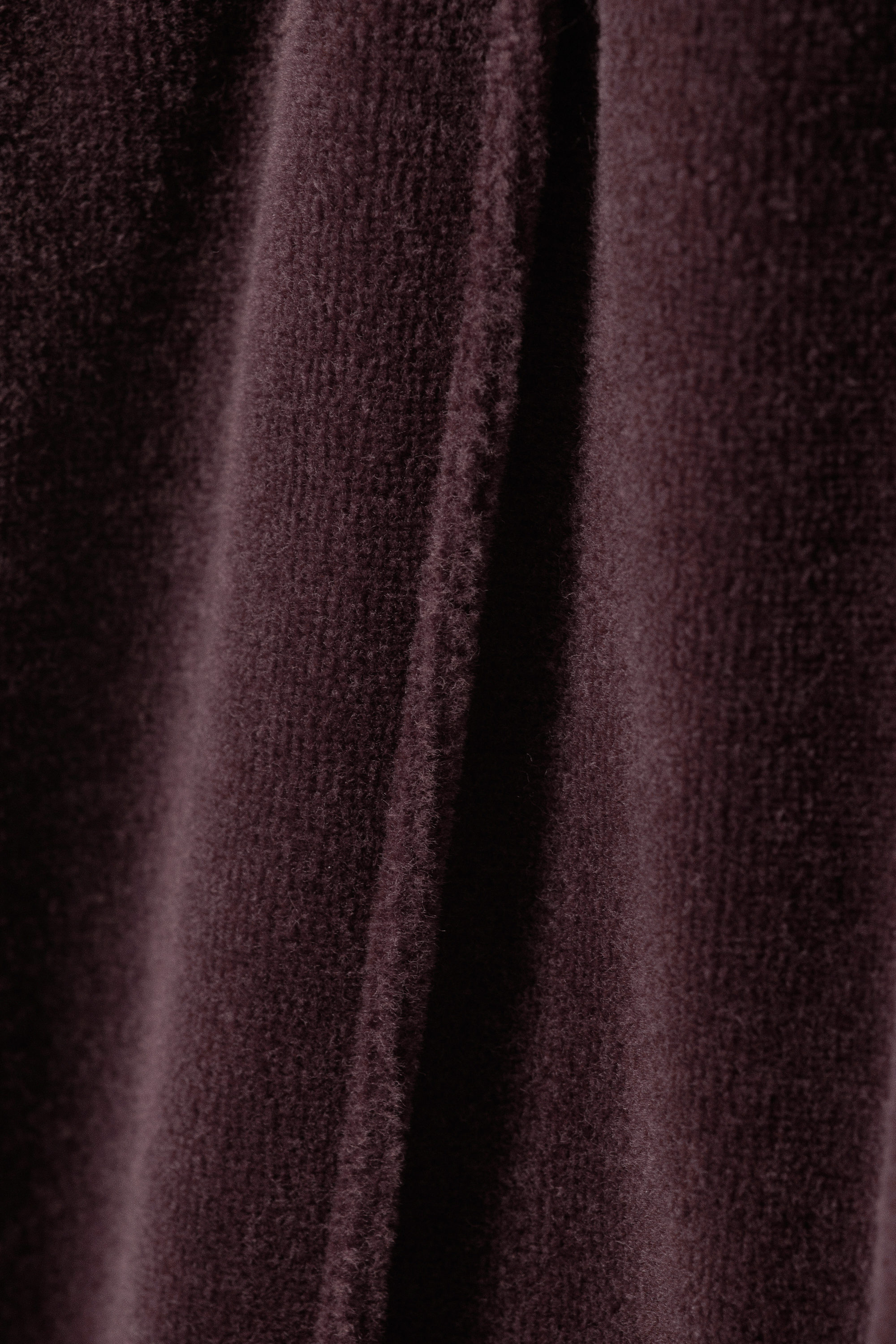 Verwaschenes Dunkelviolett - Weite Trainingshose aus verwaschenem Samt - 4