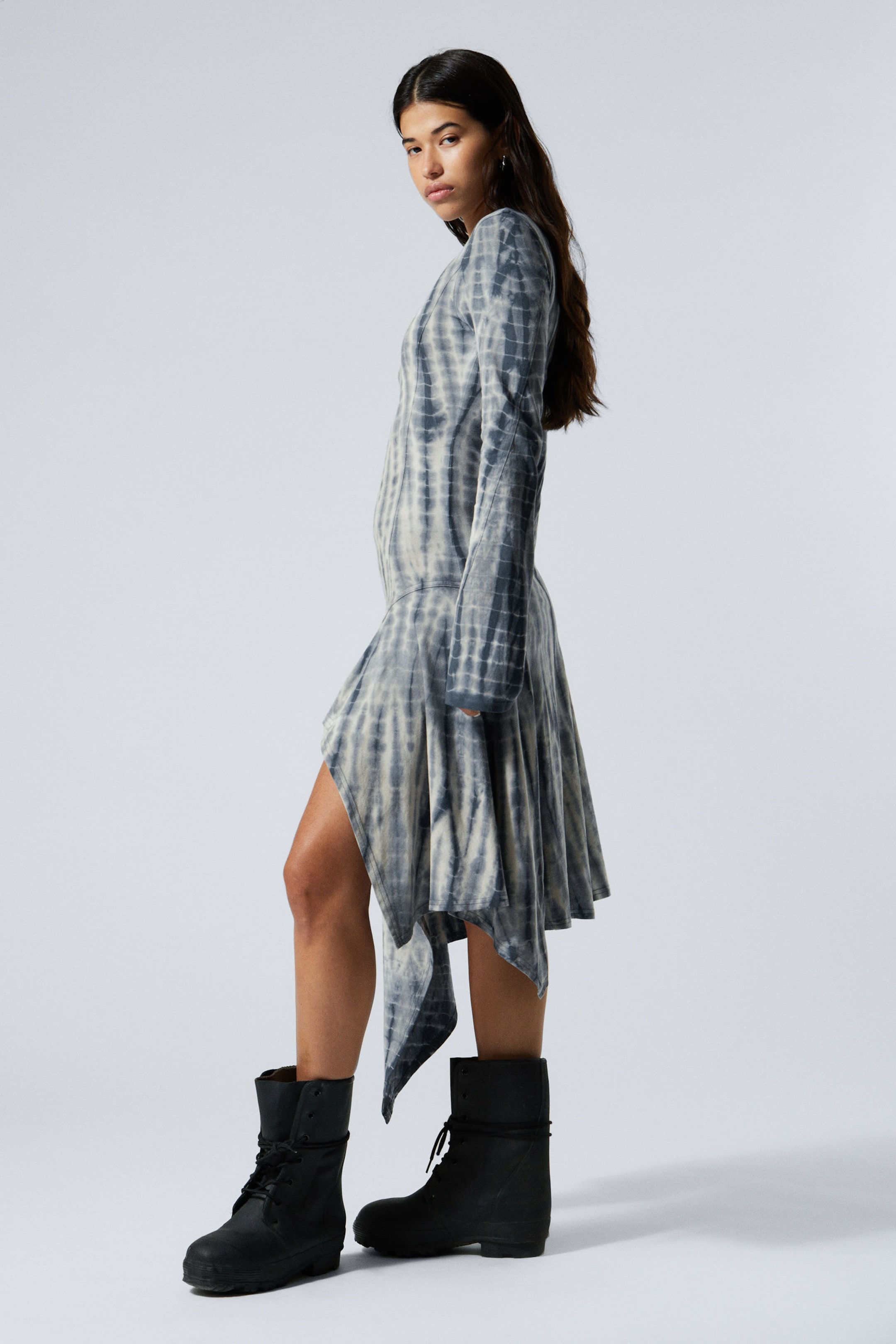 Dunkelgrün - Batik - Langärmeliges asymmetrisches Midikleid - 2