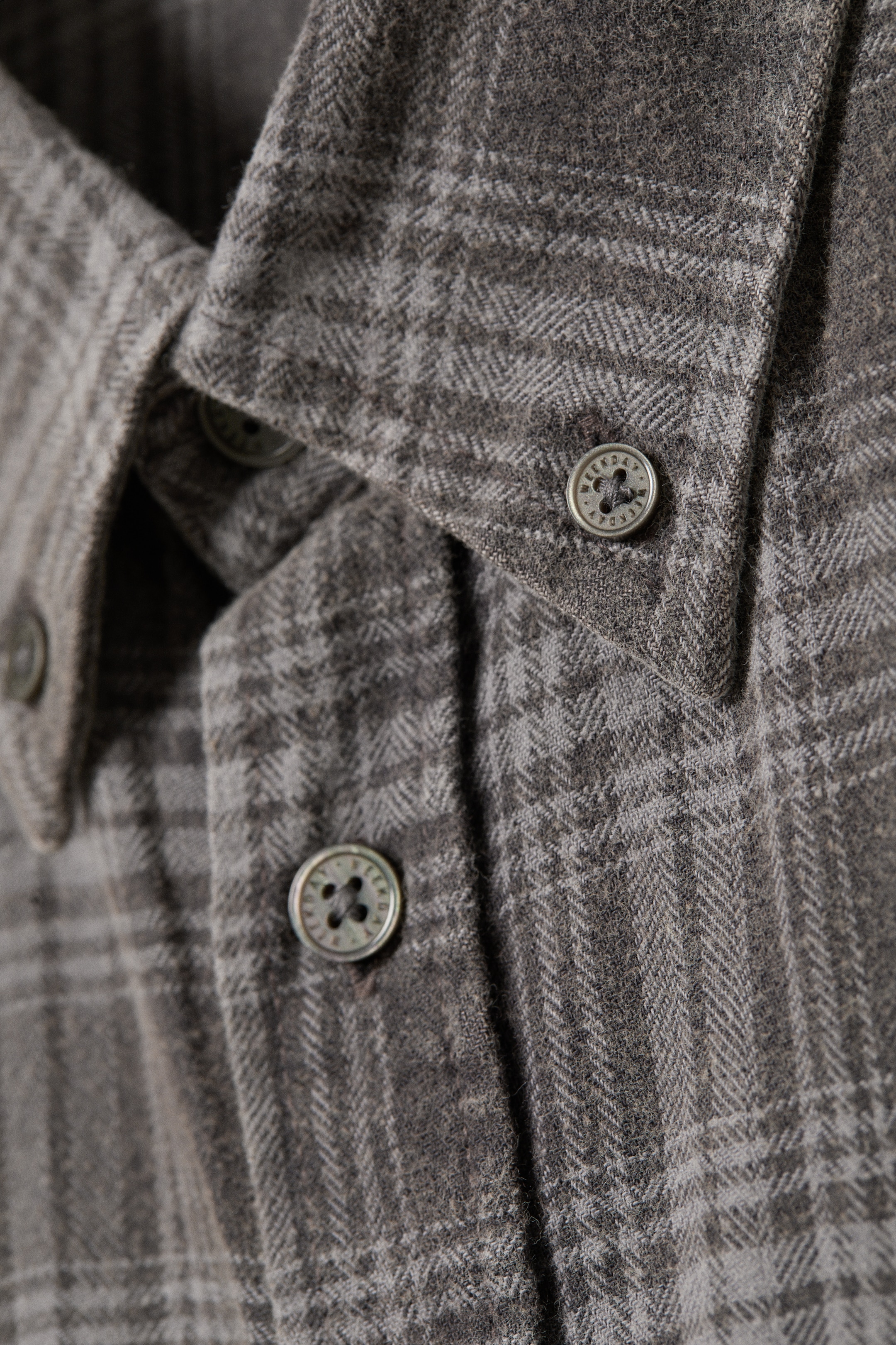 Ver imagen más grande: Camisa de franela a cuadros lavada - Checked Washed Grey - HOMBRE | H&M ES 6