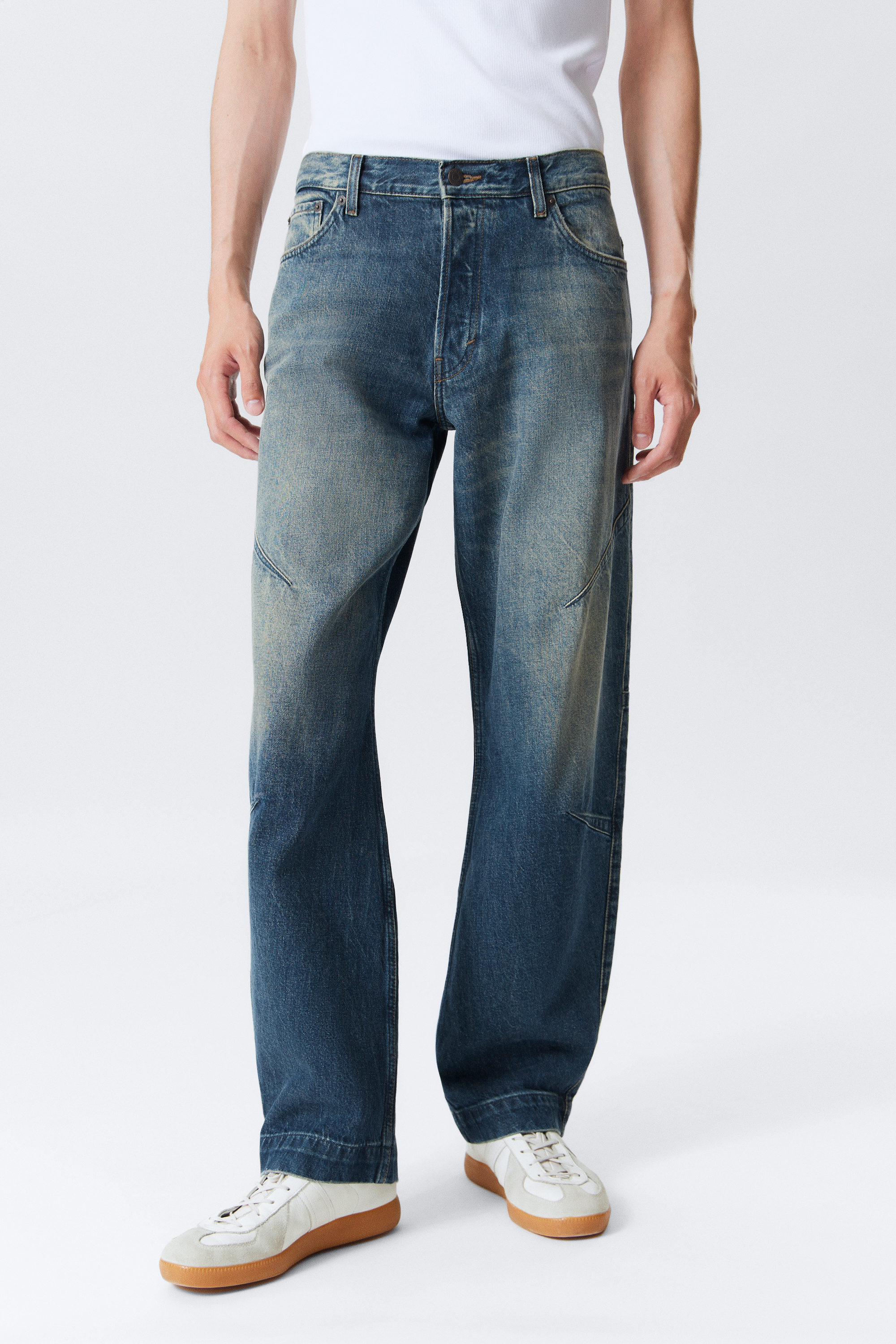 Baltic Blue - Dunkelblau - Weite Low-Waist-Jeans mit Tapered Leg und Abnähern - 2