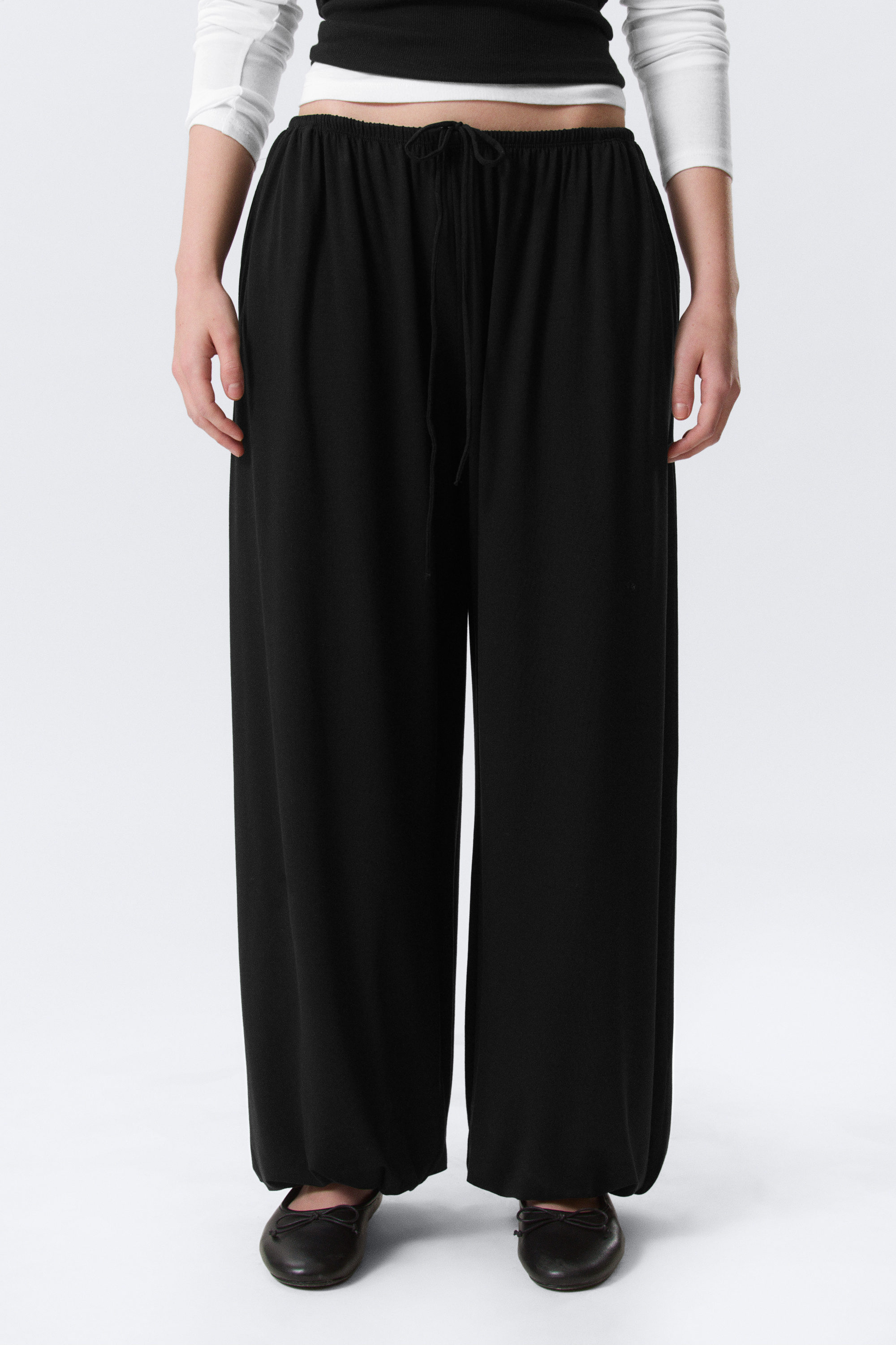 Black - Soft Mid-Rise Balloon Trousers - 2