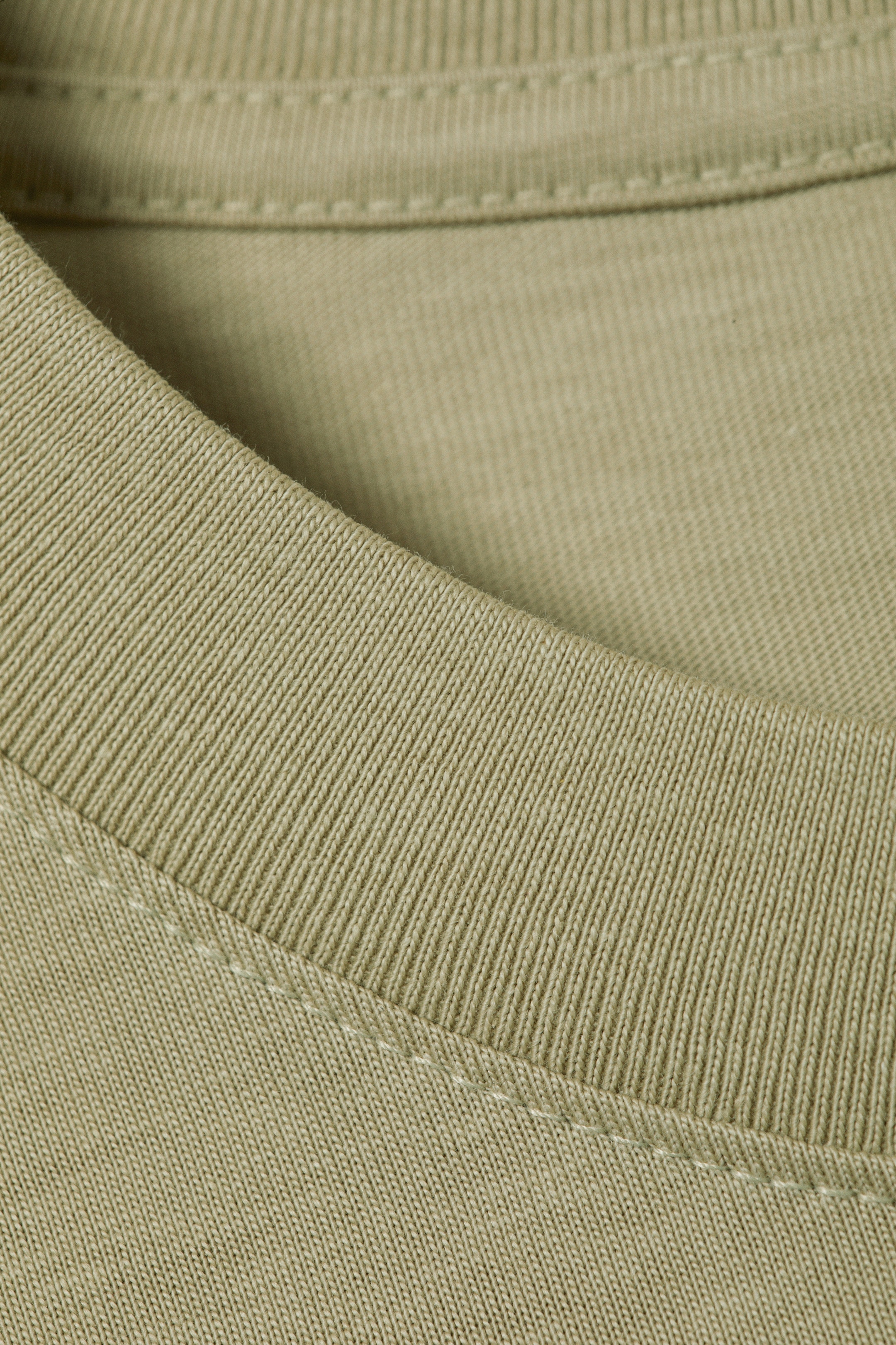 Преглед на по-голямо изображение: Short Boxy Heavyweight T-shirt - Light Khaki Green - МЪЖЕ | H&M BG 2