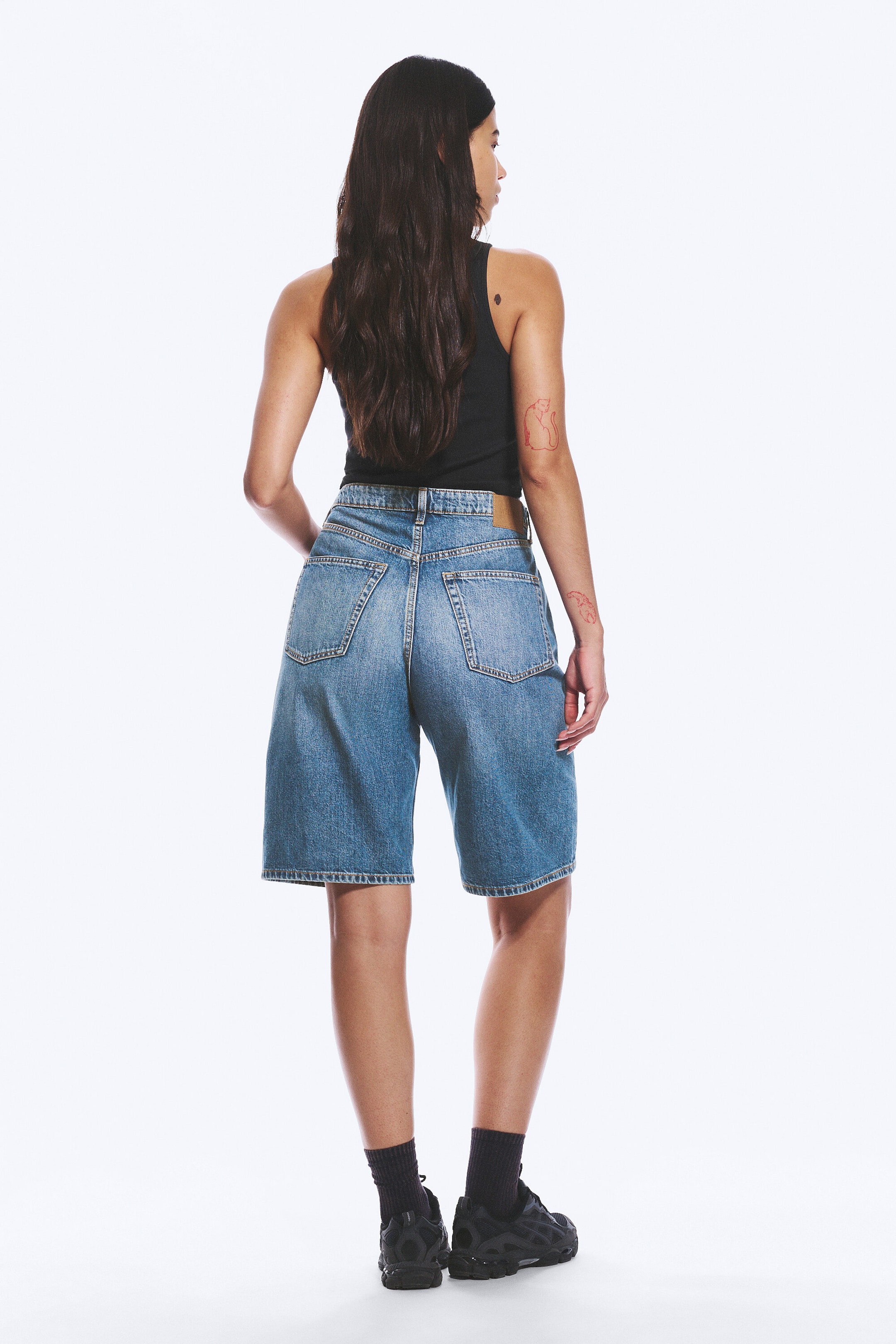 Blue Horses - Mittelblau - Curve - Jeansshorts mit weitem Bein und hohem Bund - 3