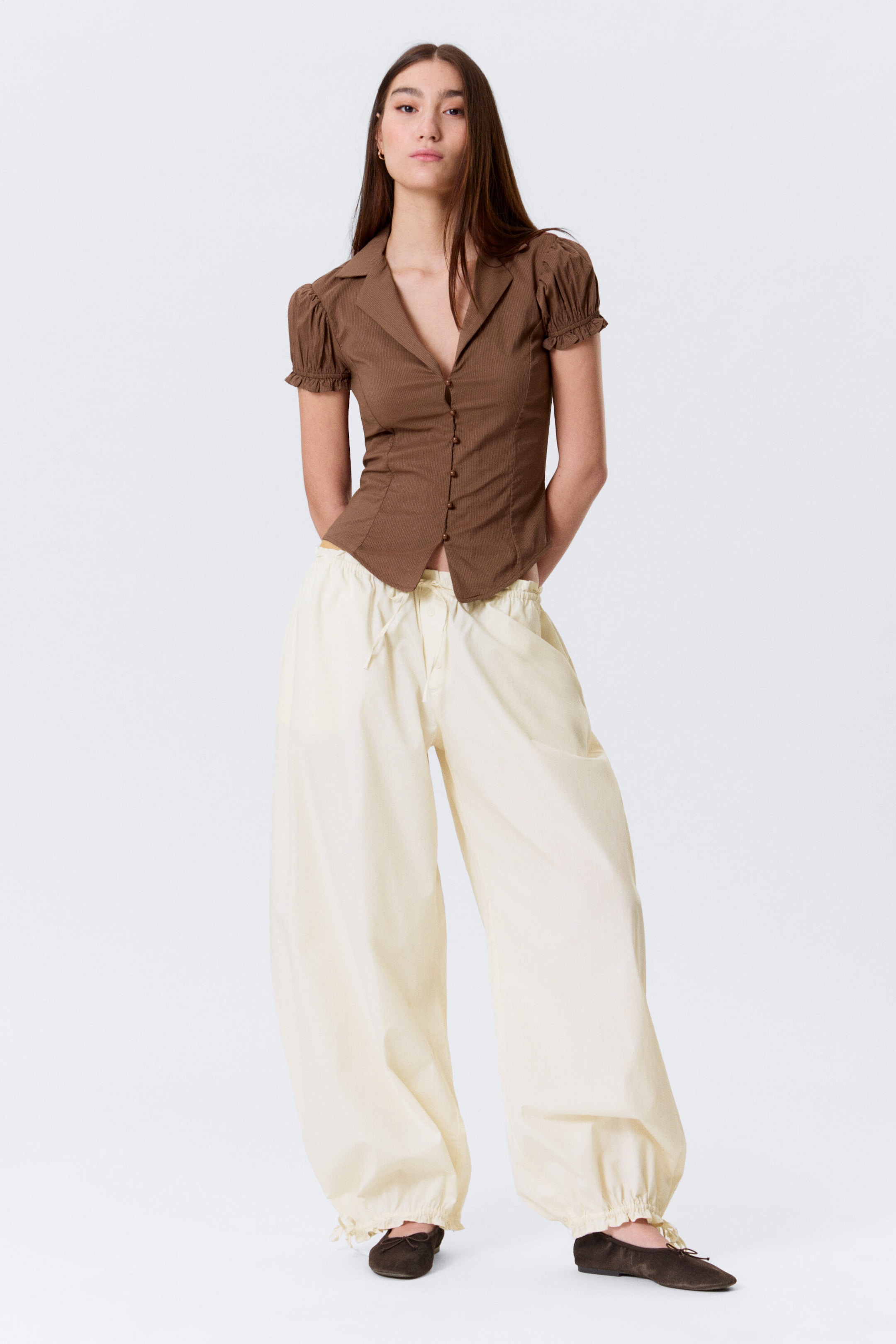 Striped Brown - Fitted Short-Sleeved Resort Shirt - 1