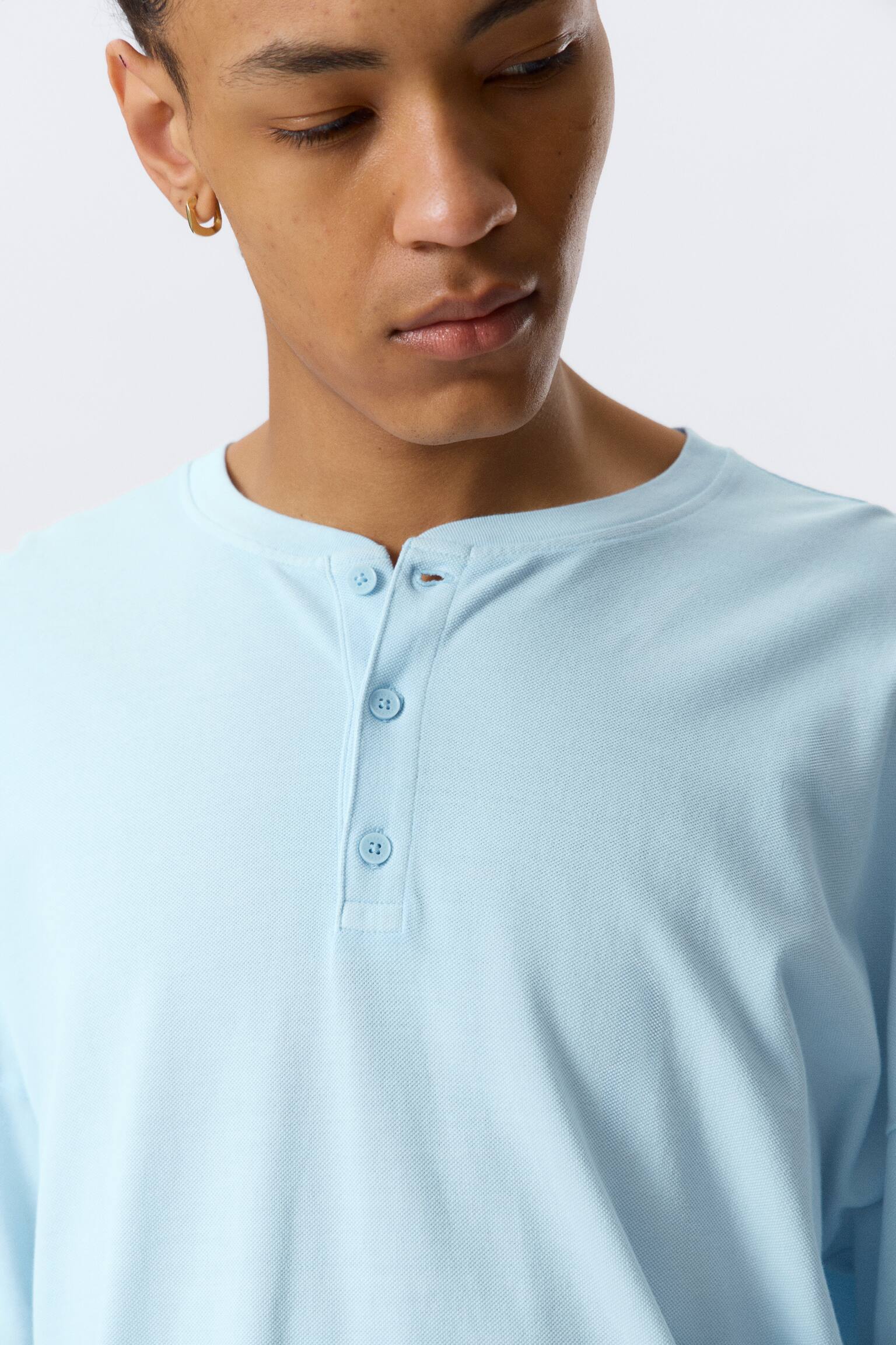 Locker geschnittenes Langarm-Henleyshirt - Hellblau/Dunkelgrau - 5