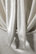 Glänzendes Beige - Neckholder-Top mit Wasserfall-Drapierung - 2