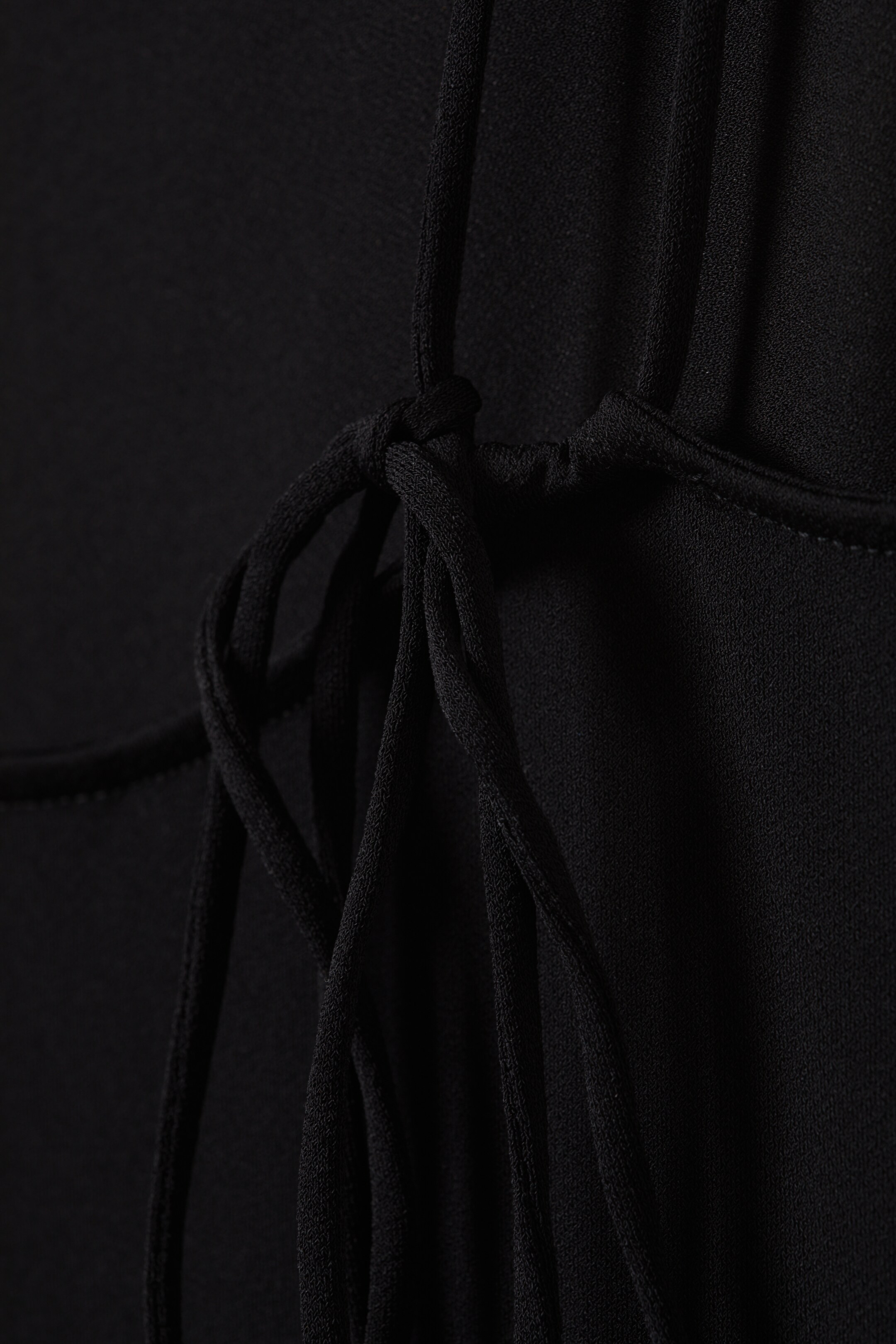 Ver imagen más grande: Top de tirantes de punto con cuello barco - Negro - MUJER | H&M ES 7