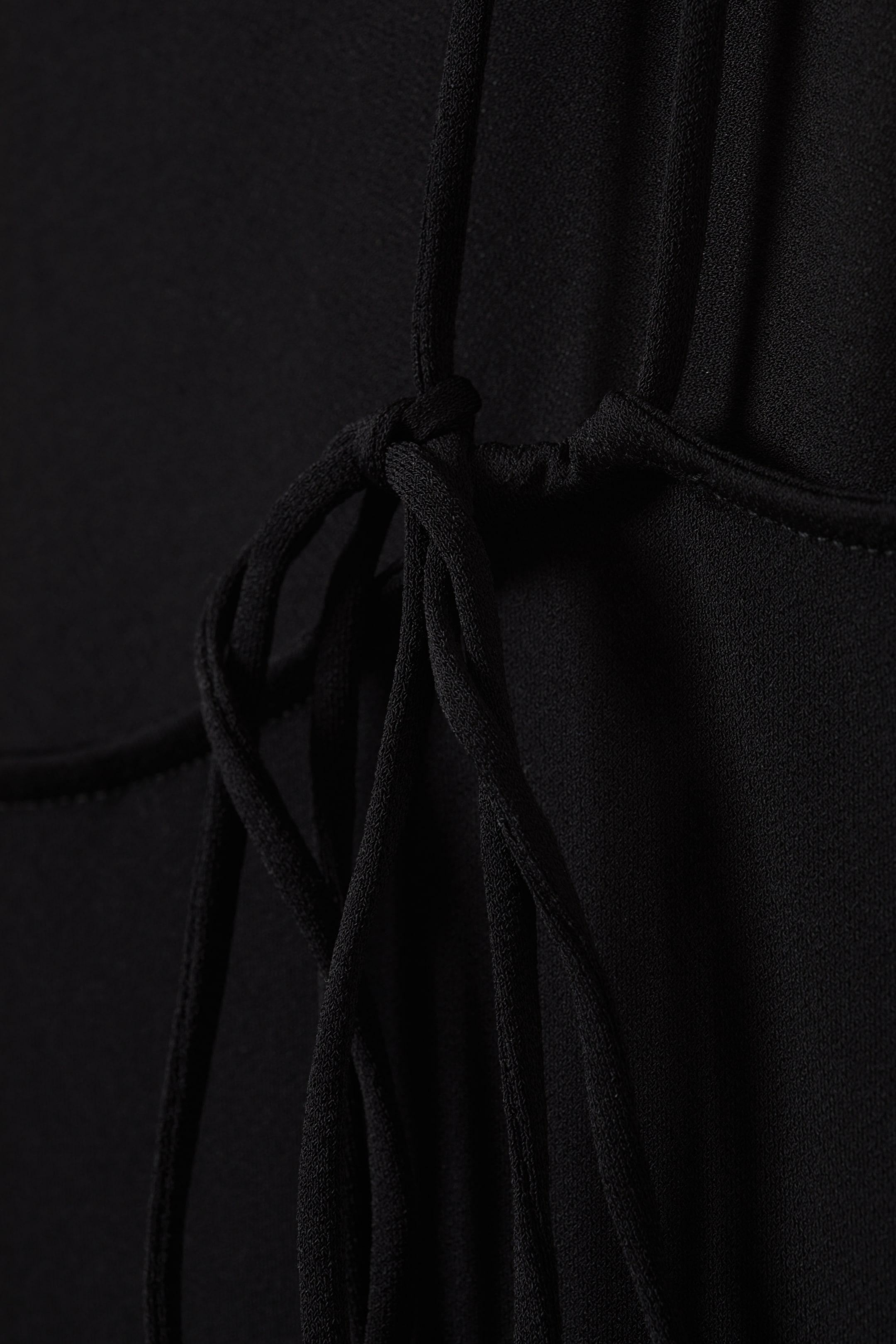 Grösseres Bild ansehen: Jersey-Tanktop mit Riemchen und U-Boot-Ausschnitt - Schwarz - DAMEN | H&M CH 7