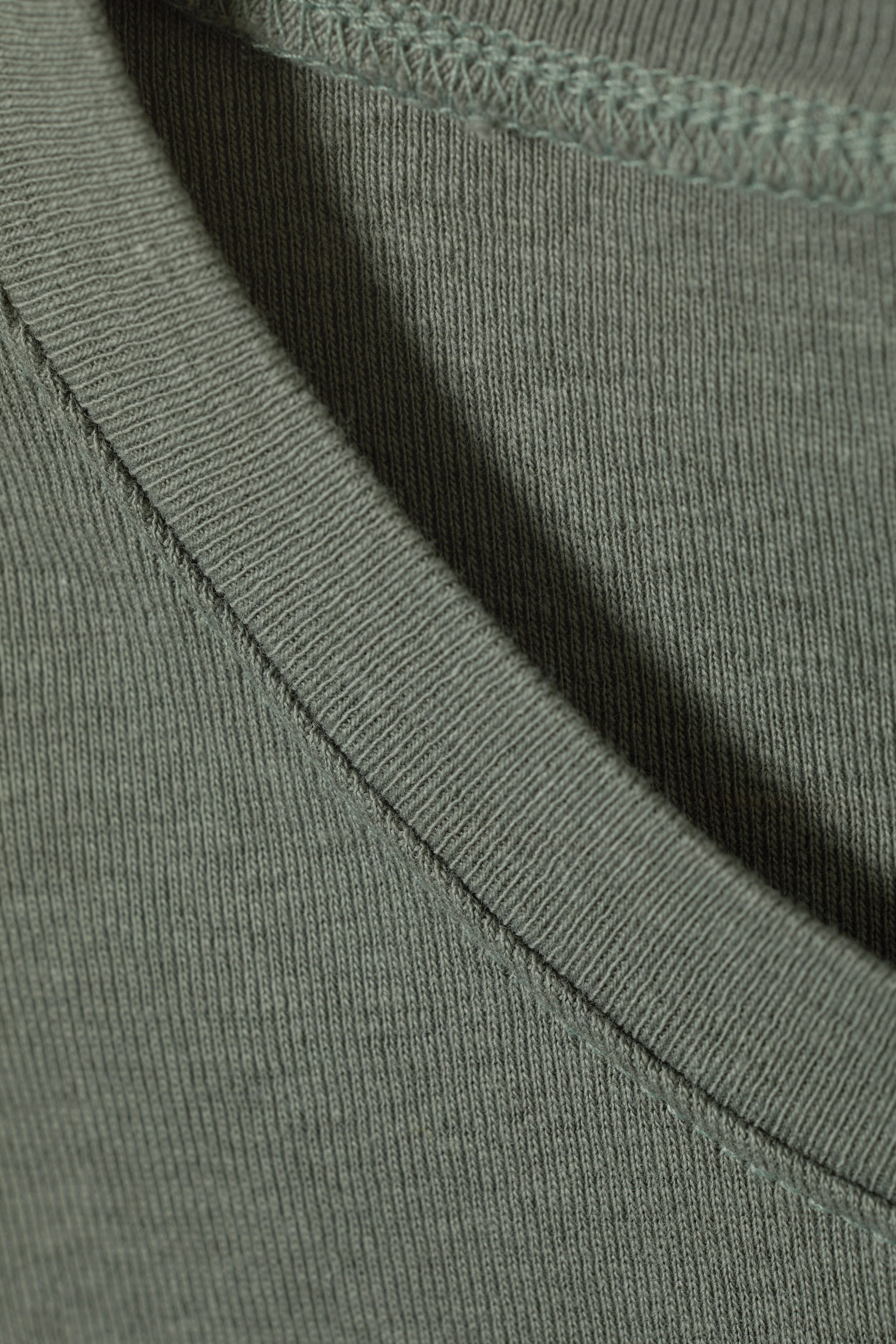 Dusty Khaki - T-Shirt in 90er-Passform Lean - 2