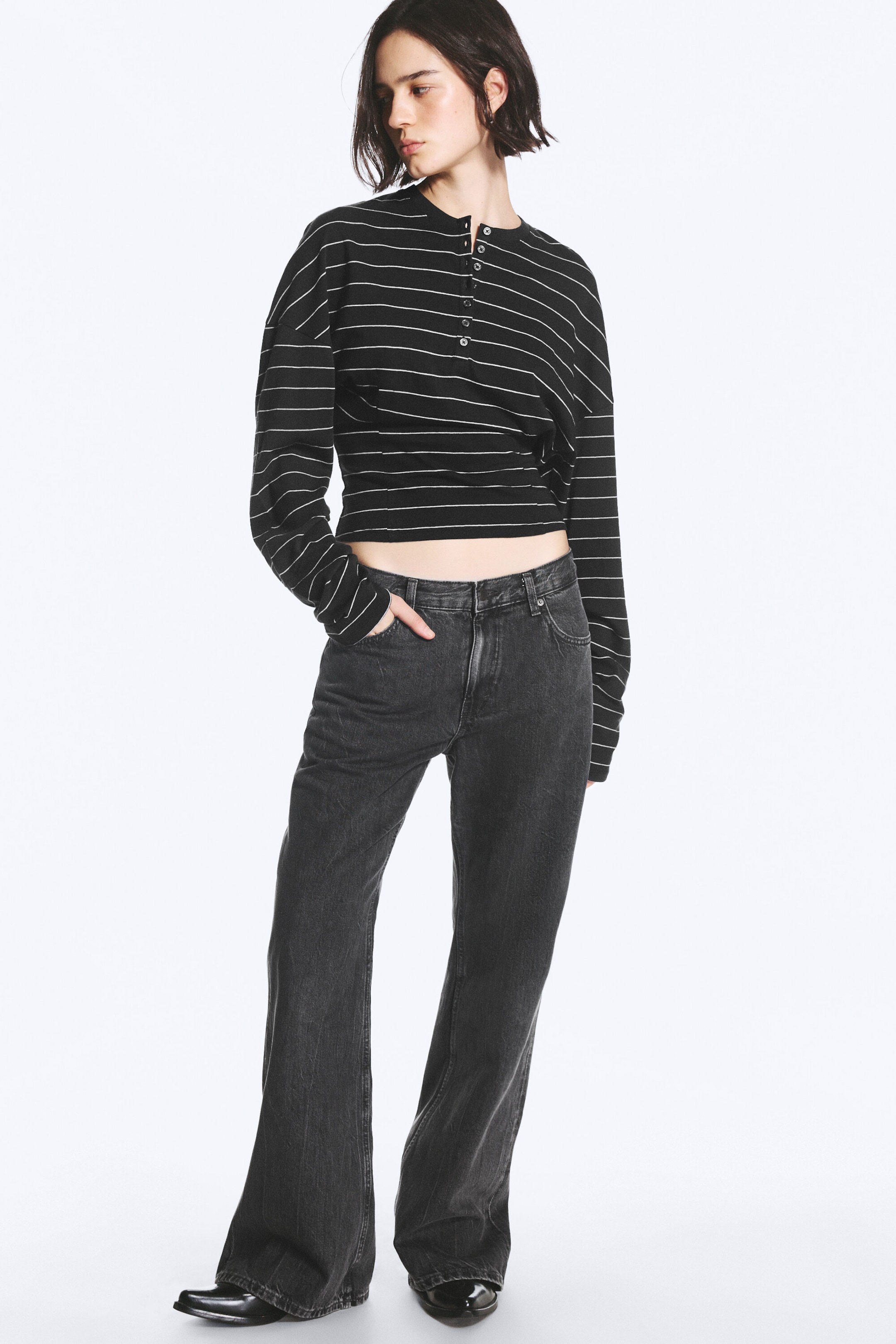 Risso Black - Svart - Helix jeans med mellomhøyt liv, avslappet passform og utsvingede ben - 1
