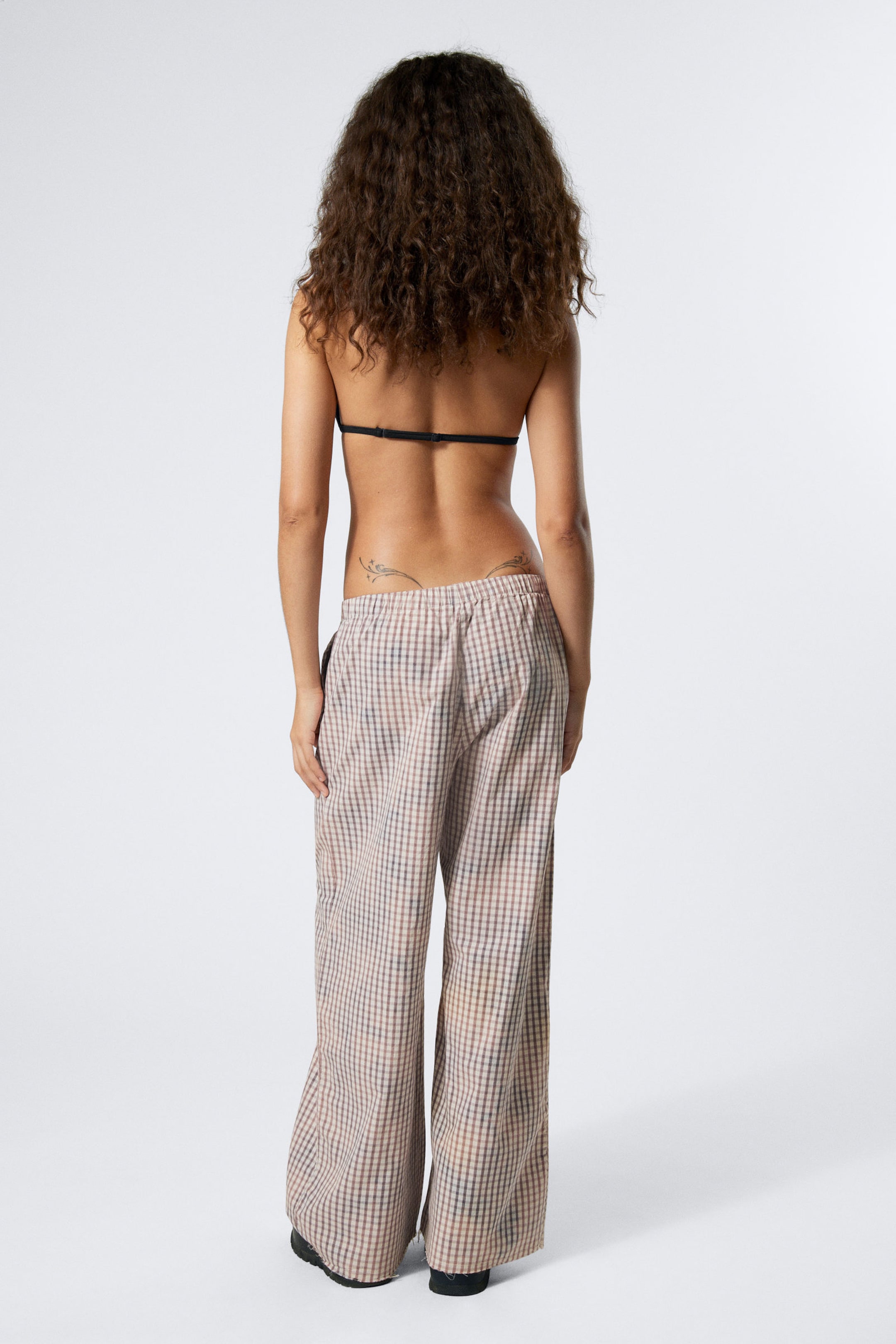 Blaues Karo - Bleaching-Effekt - Weite Low-Waist-Hose aus gebleichter Baumwolle - 3