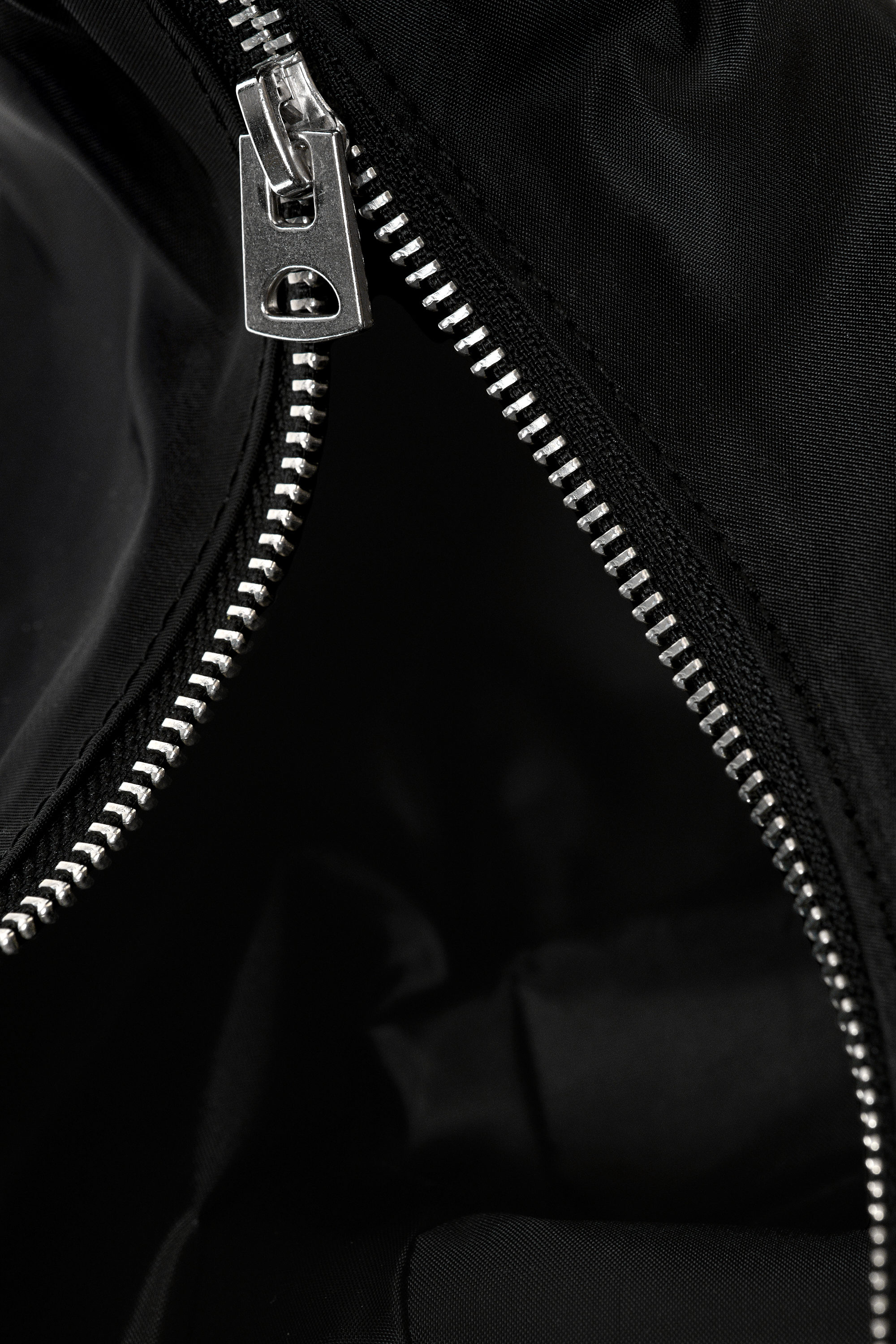 Black - Middelgrote afgeronde schoudertas - 2