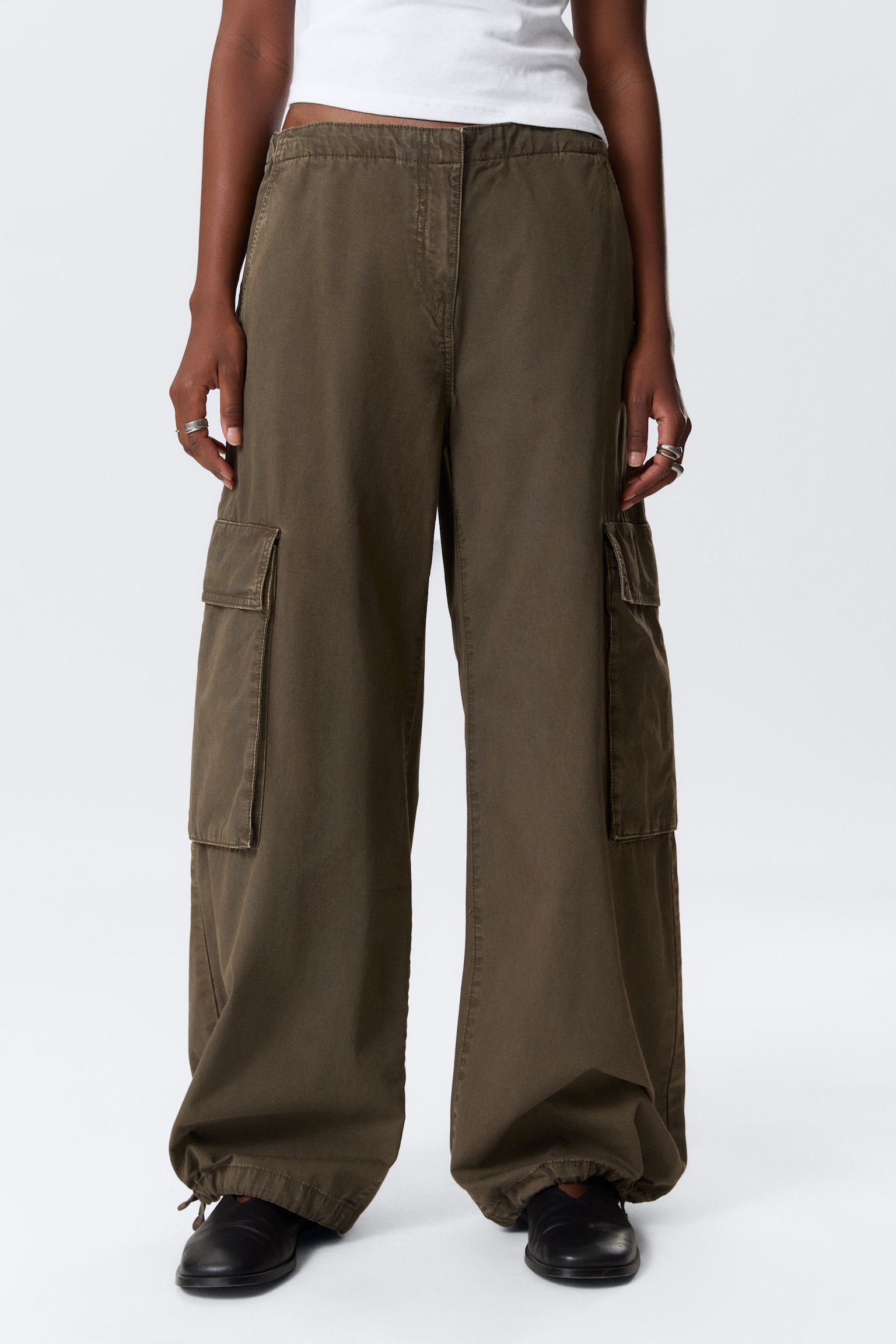 Low Rise Wide Leg Cargo Trousers - Dark Khaki/Dark Grey - 6