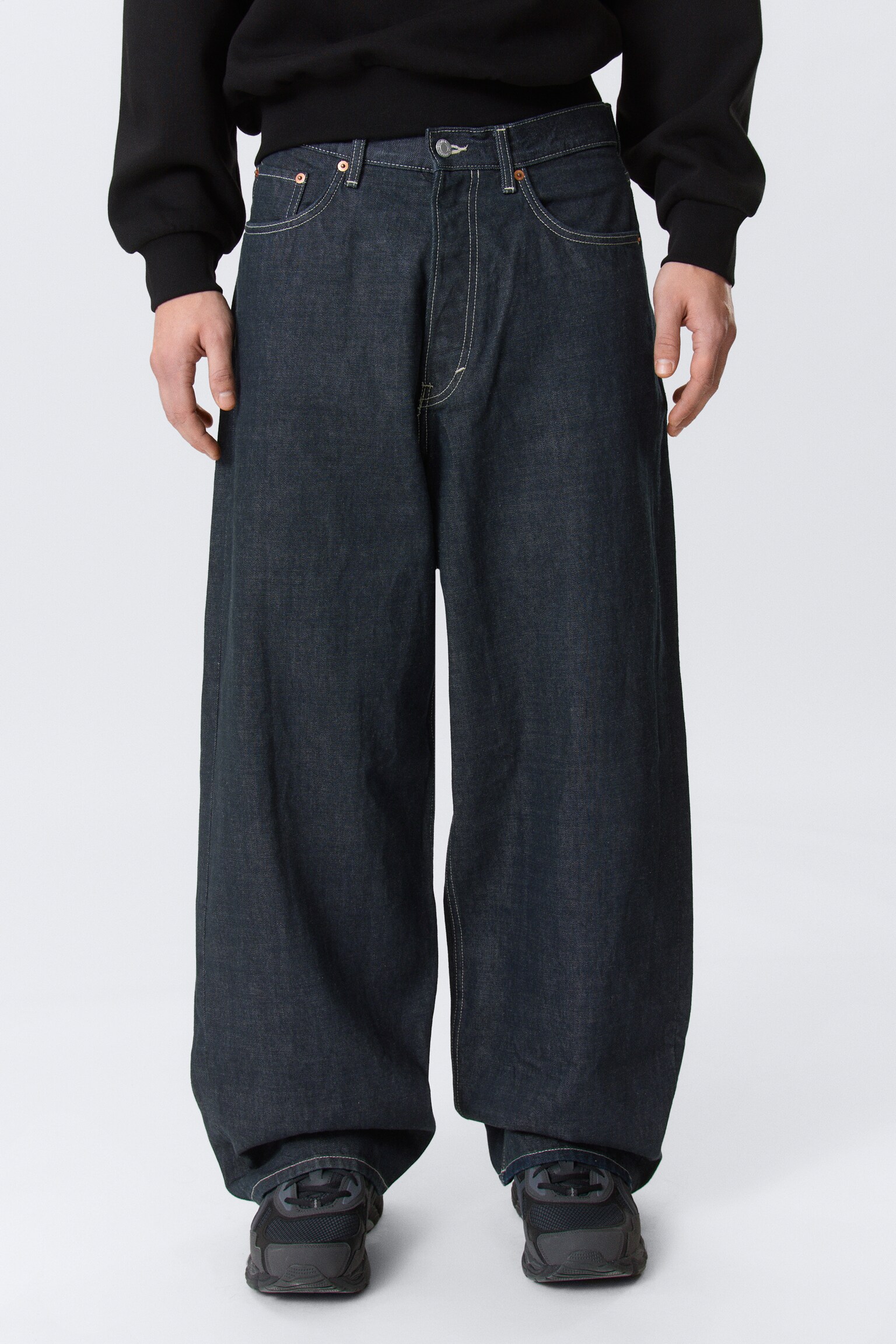 Jeans Astro Cintura Média Solta com Perna Larga - Blue Rinse - azul escuro/Board Blue - Azul médio/Tuned Black - Preto/Lavagem preta - Preto/Blue Stream - azul médio/Cinzento mina/Mine Blue - Azul médio/Um Azul - Azul Médio/Snow Blue - azul claro - 11