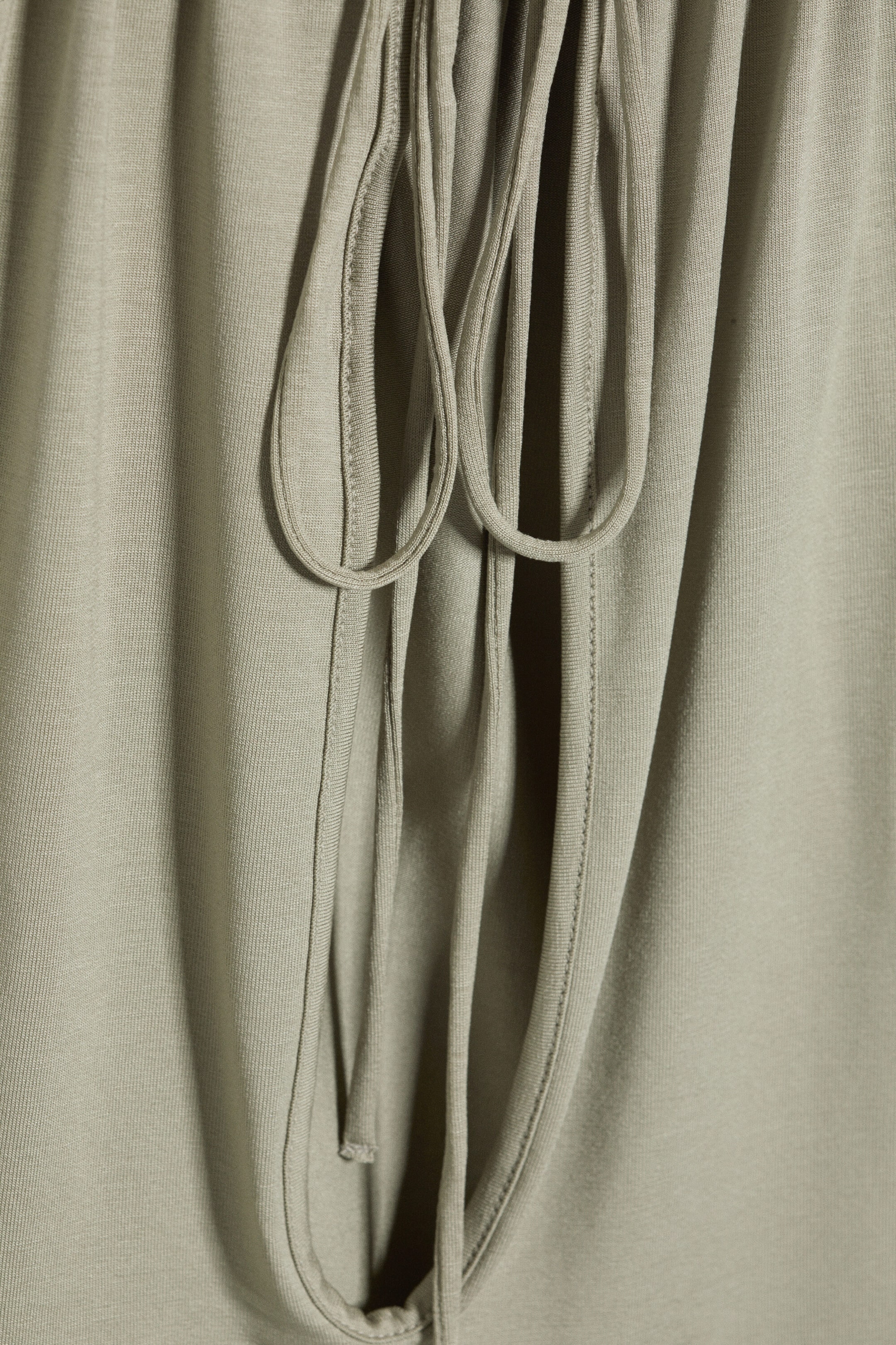 Staubiges Khakigrün - Ärmelloses Neckholder-Top mit Raffungen - 6