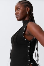 Schwarz - Figurbetontes Top mit Stehkragen und Druckknöpfen - 1