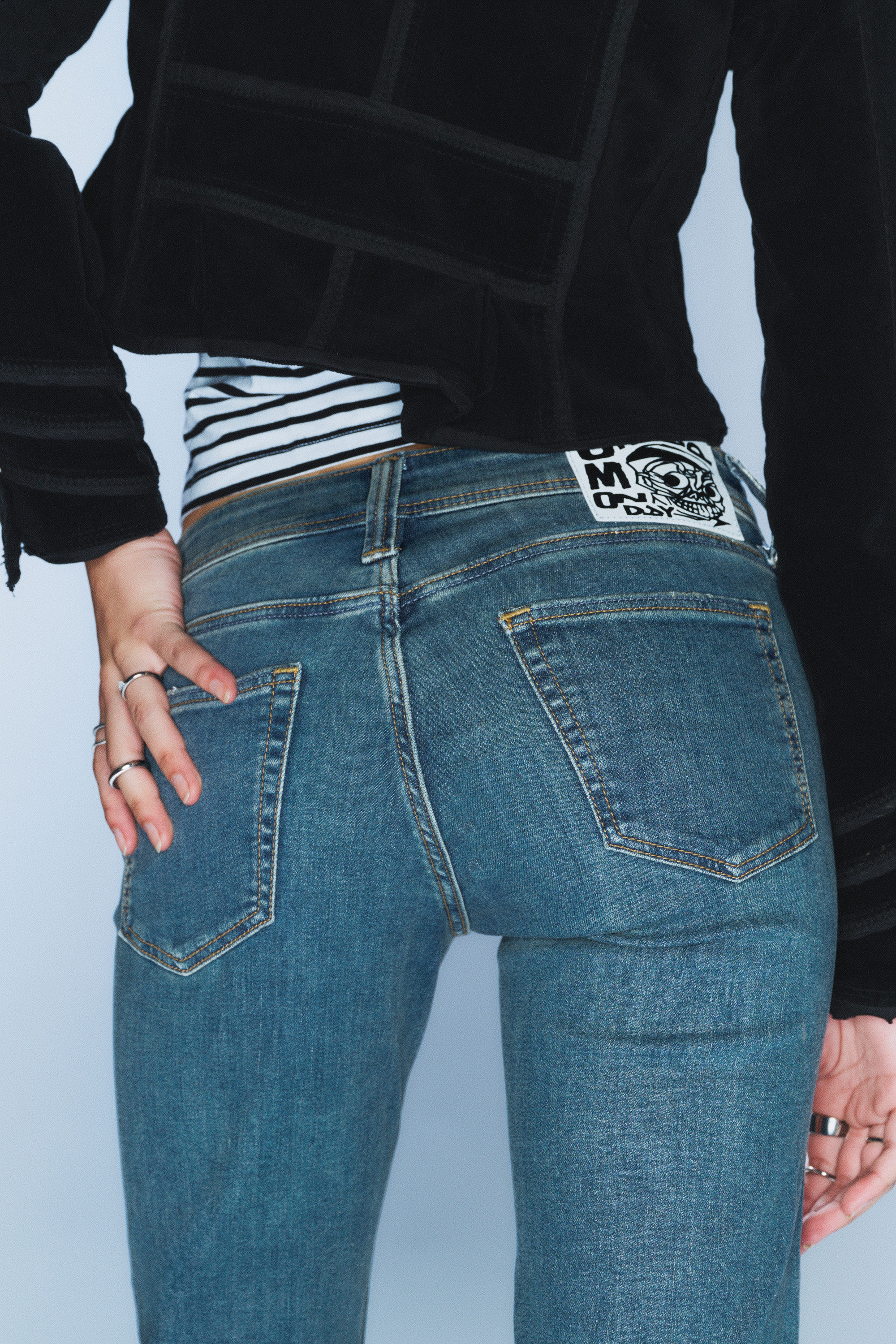 Blue Tide - Dunkelblau - Skinny-Jeans mit Schlag und niedrigem Bund - 3