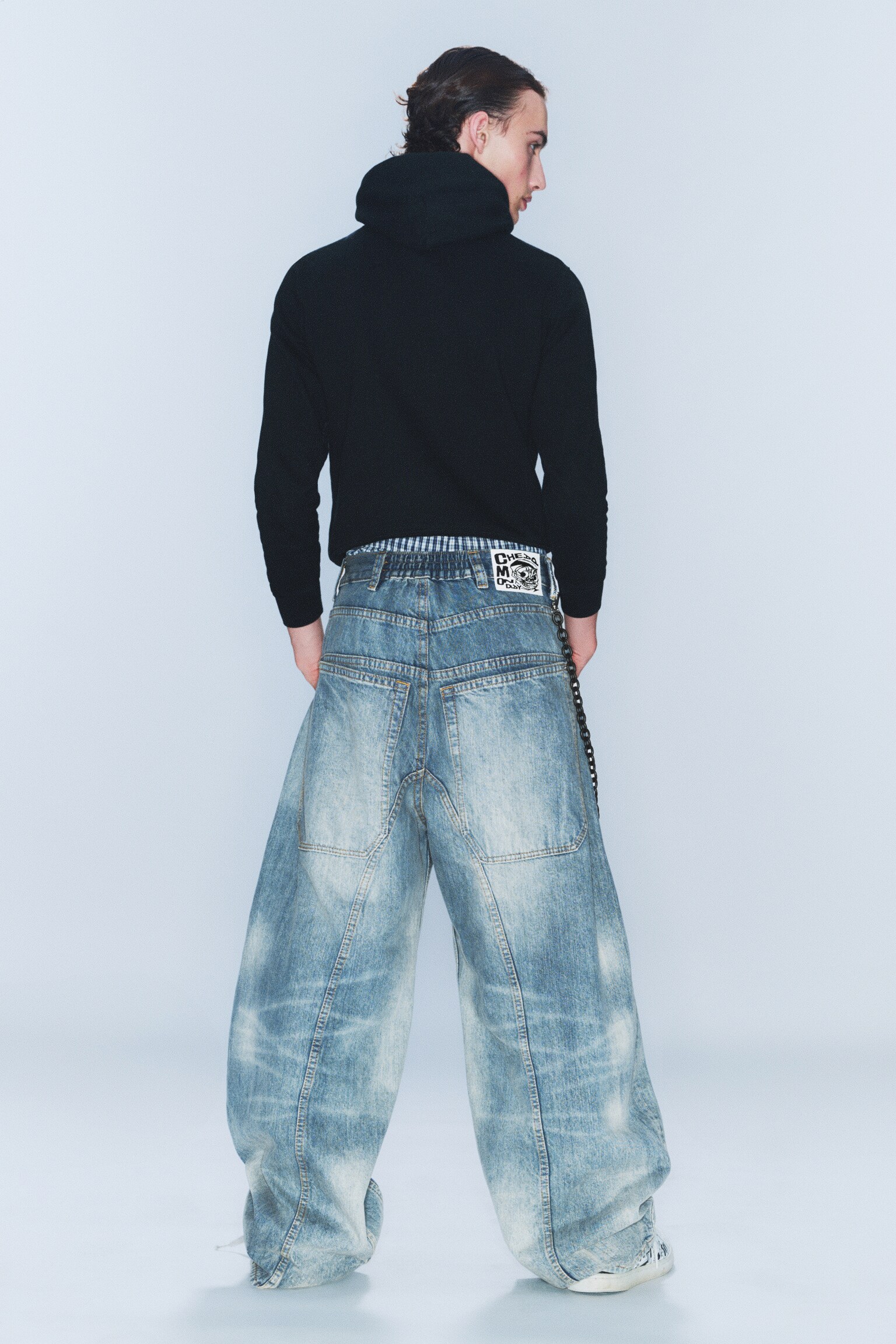 Dunno Loose Barrel Leg Jeans taille basse unisexe - Cloudy Blue - Medium Blue/Black Rinse - Noir - 8