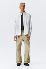 White - Blue Stripes - Lockeres Poplin-Hemd mit Knopfleiste - 1