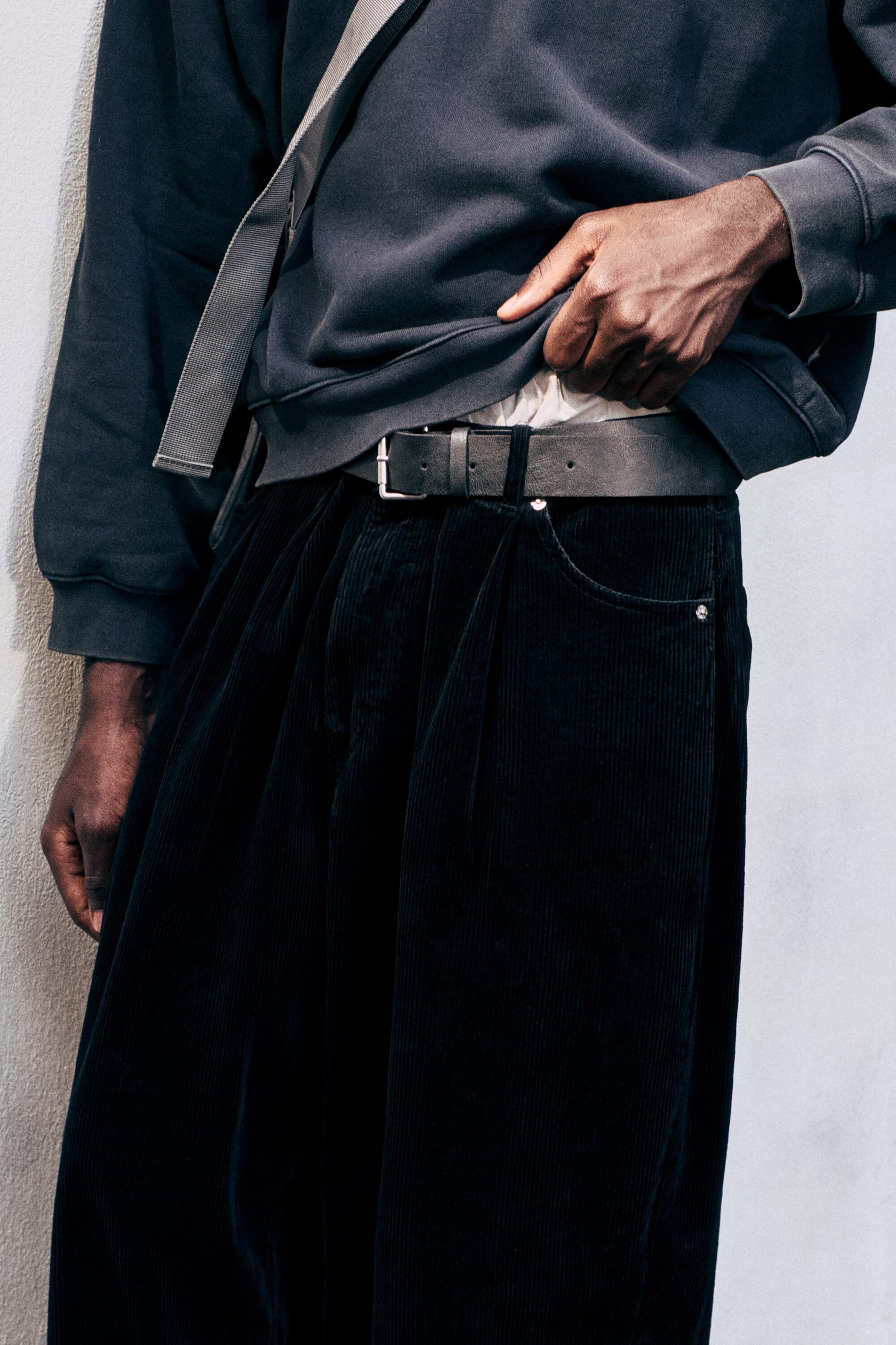 Schwarz - Baggy-Cordhose mit Bundfalten - 2