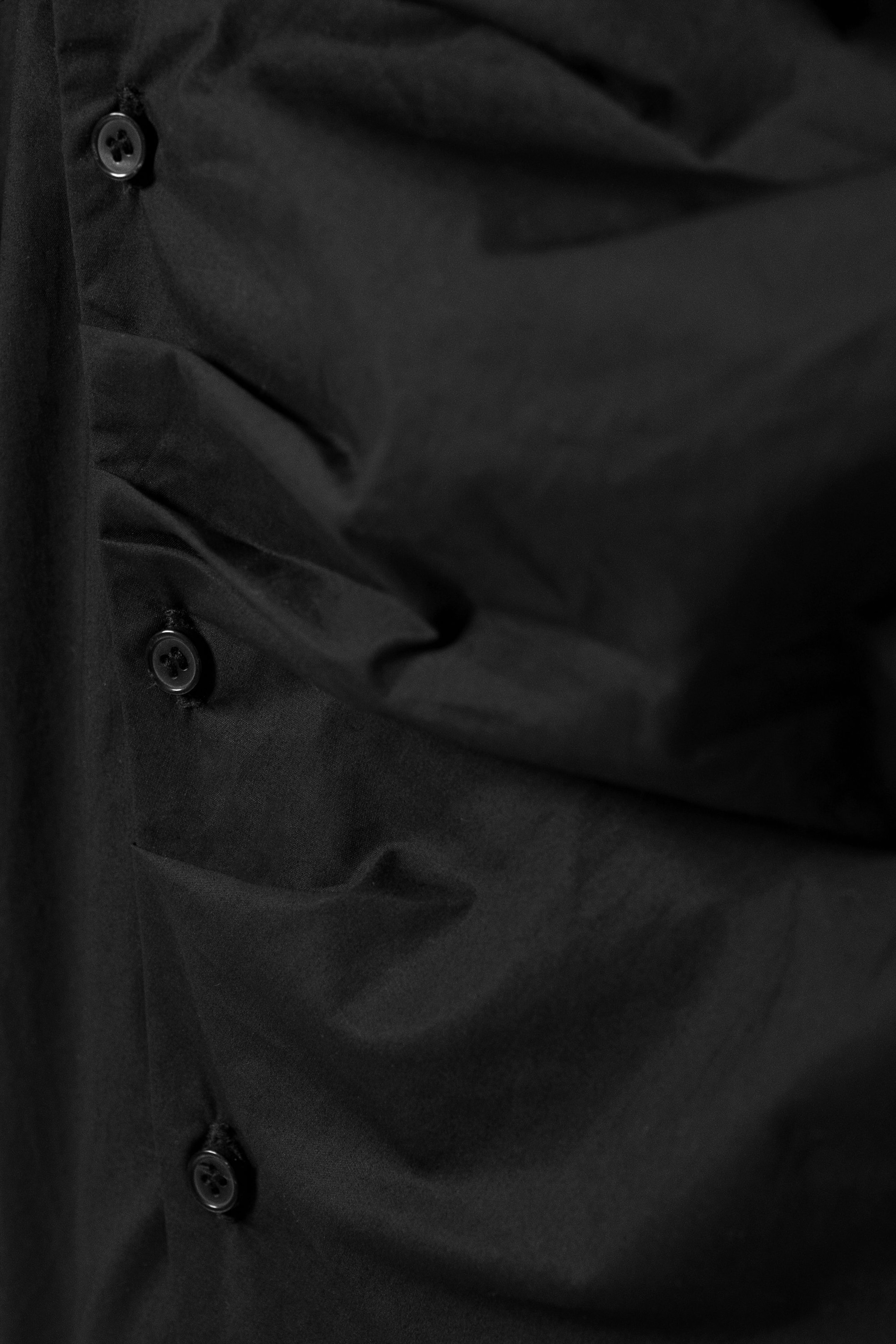 Schwarz - Langärmliges asymmetrisches Mini-Hemdkleid - 5