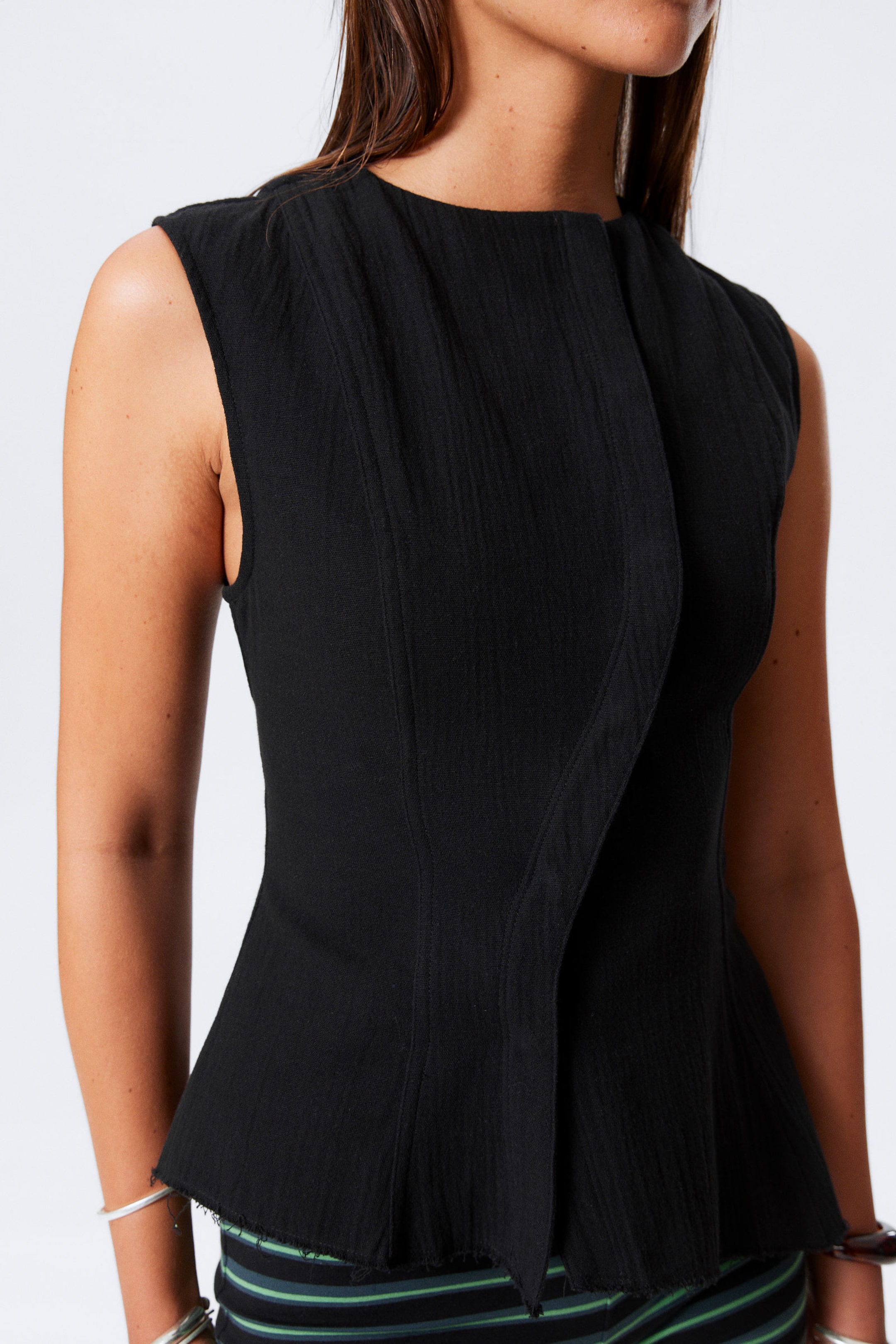Svart - Ärmlös asymmetrisk peplum topp - 2