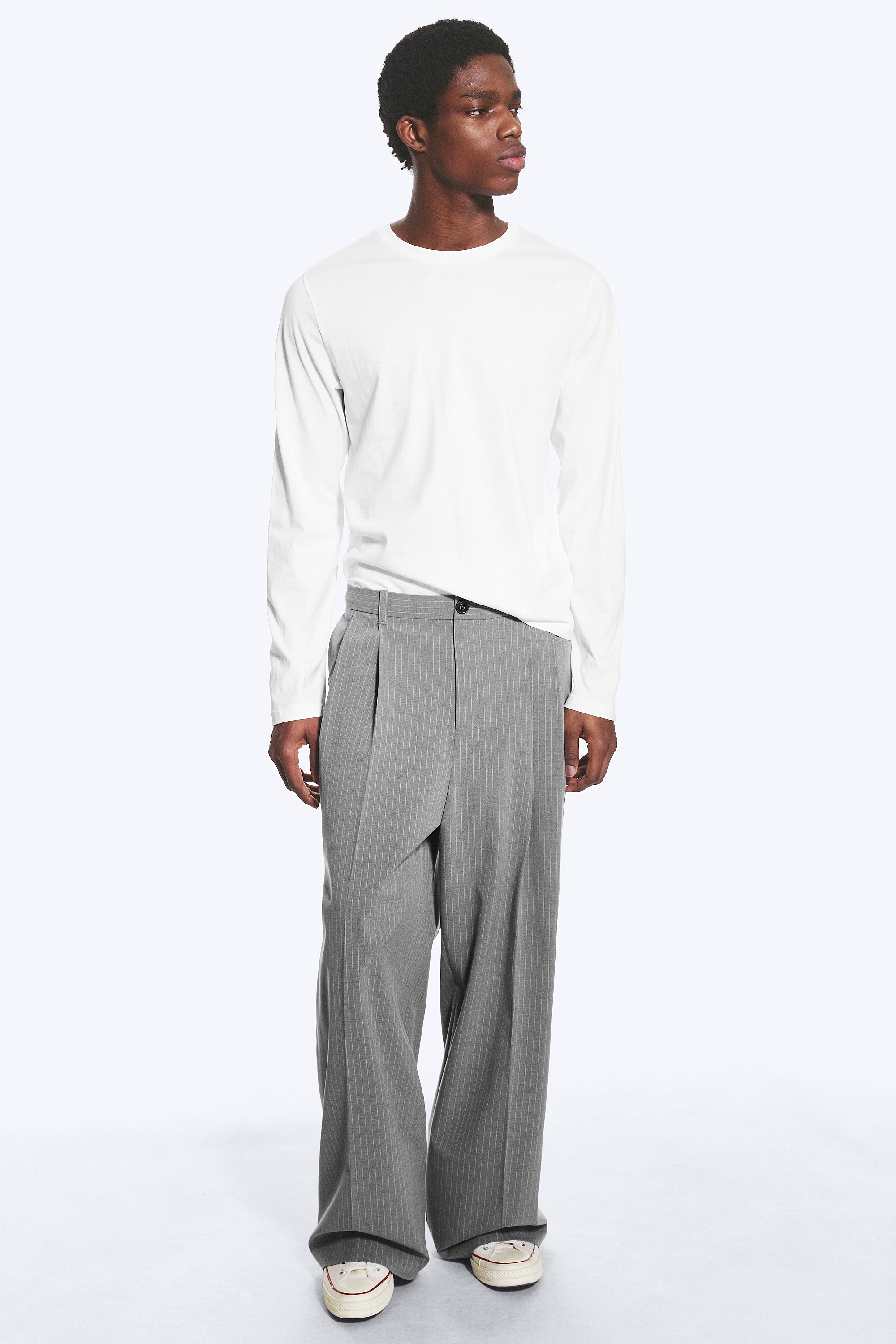 Nate Pantaloni A Vita Regolare Ampi A Gamba Dritta - Grigio polvere chiaro/Grigio scuro a righe/Nero/Marrone a righe/Melange beige a righe/Marrone scuro