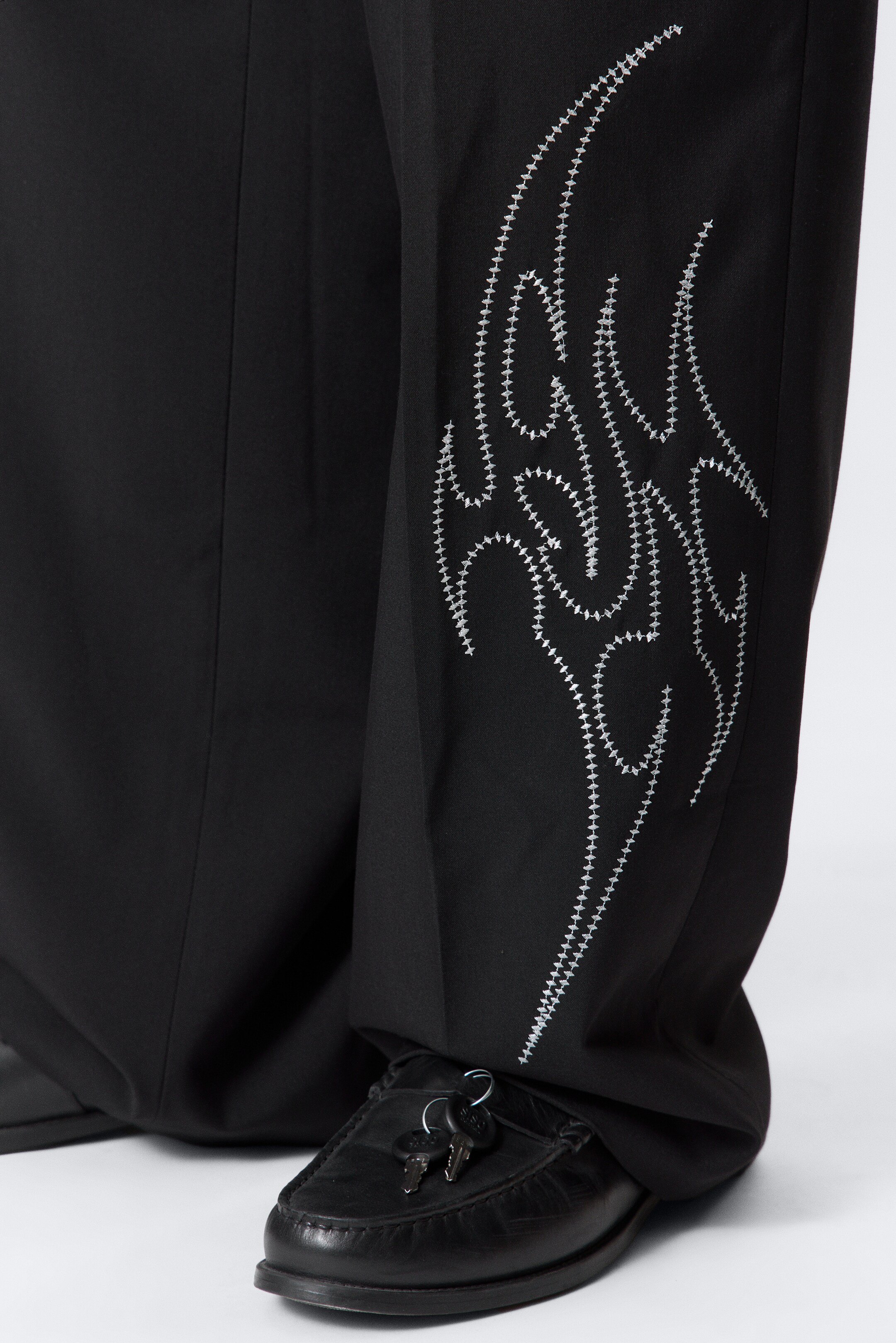 Vezi imaginea mai mare: Uno Loose Pantaloni de Costum Brodați - Embroidered Black - BĂRBAŢI | H&M RO 3