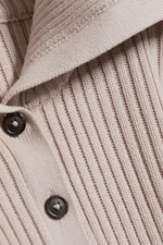 Gedecktes helles Taupe - Taillenbetonter Strick-Cardigan - 5