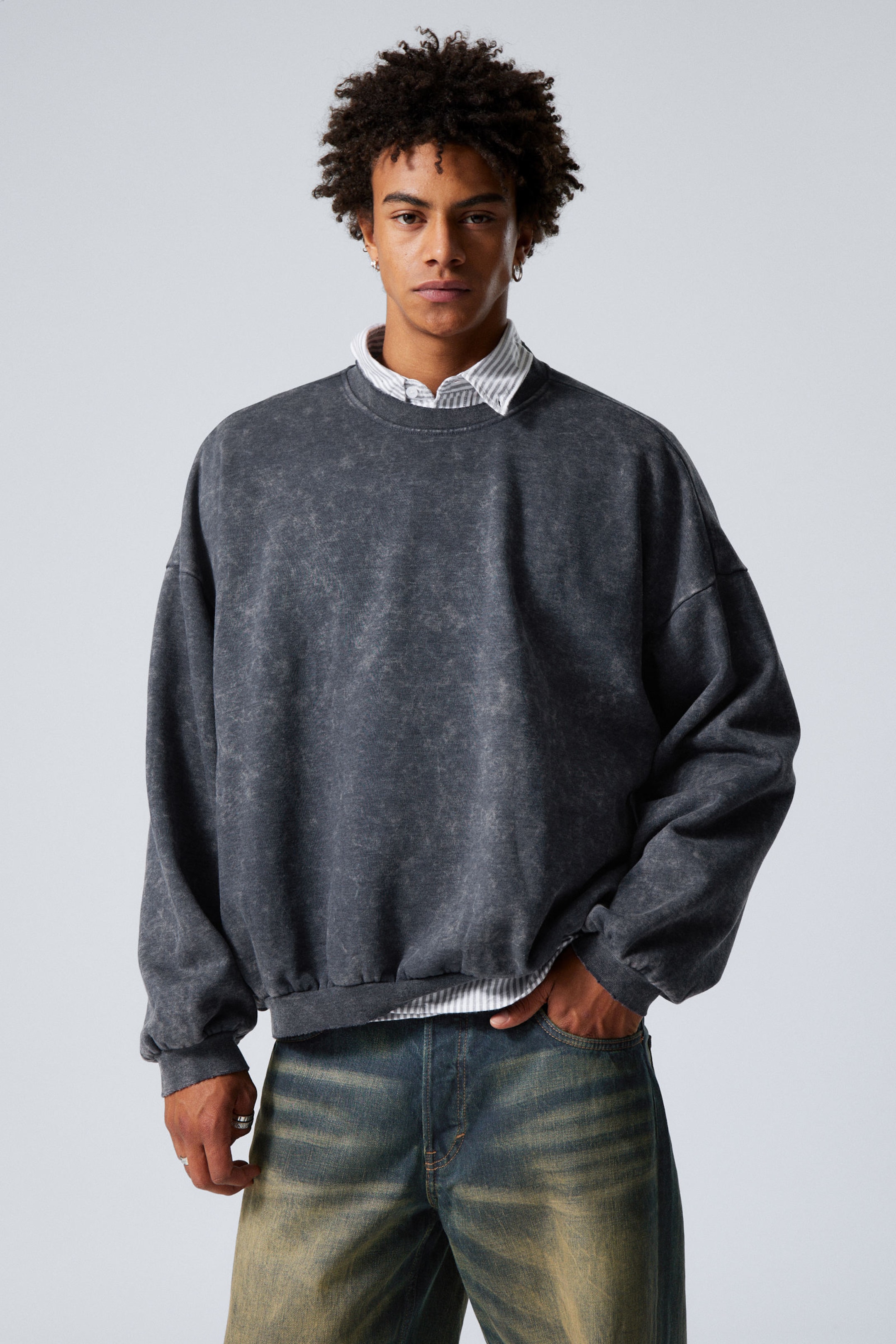 Washed Dark Blue - Long-Sleeved Oversized Slouchy Sweatshirt - 1
