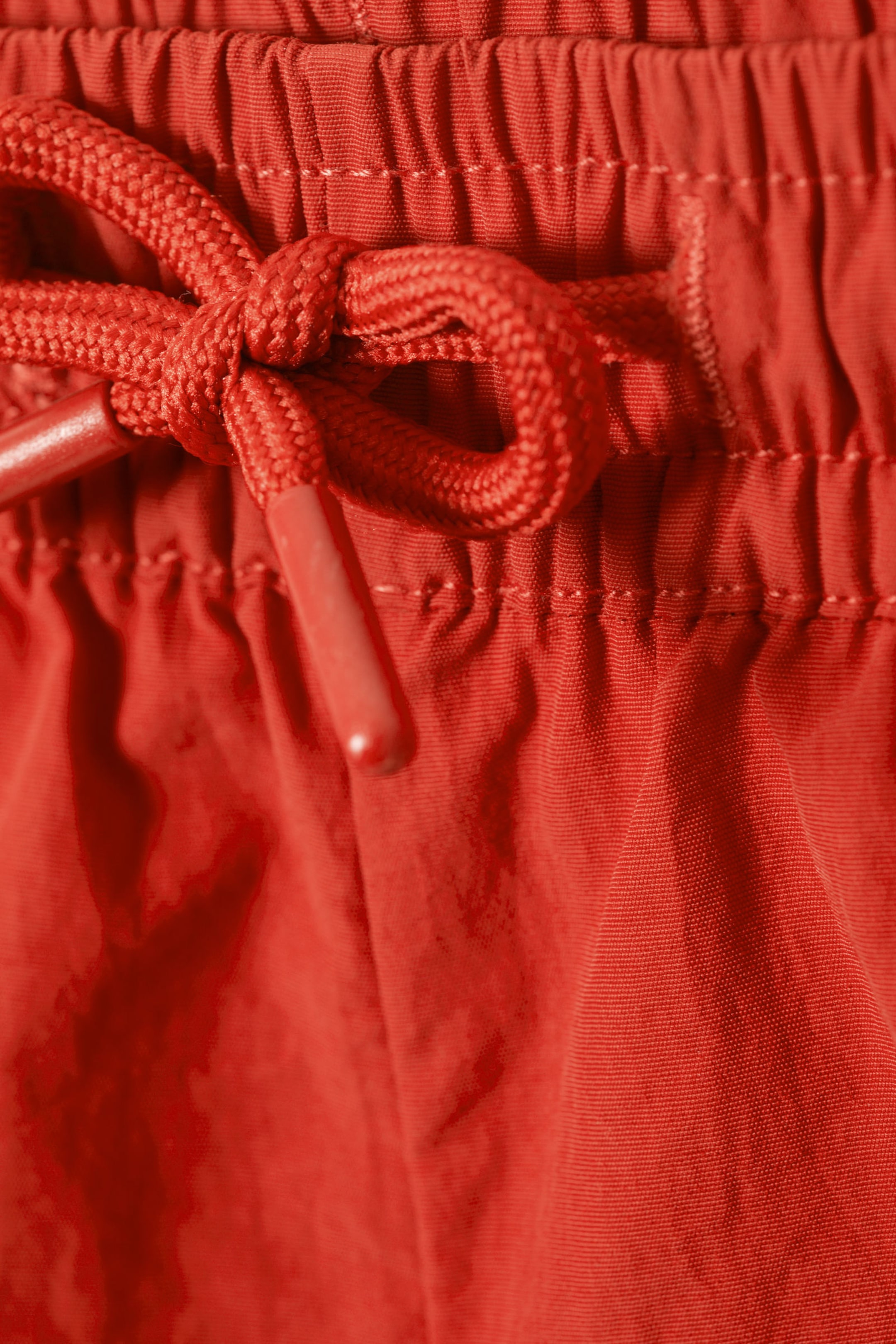 Rot - Strukturierte, mittellange Badeshorts - 1
