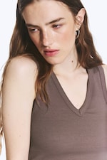 Dusty Plum - Ribbed V-neck Tank Top - 2