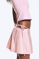 Ljusrosa - Cut-out Minikjol i satin - 1