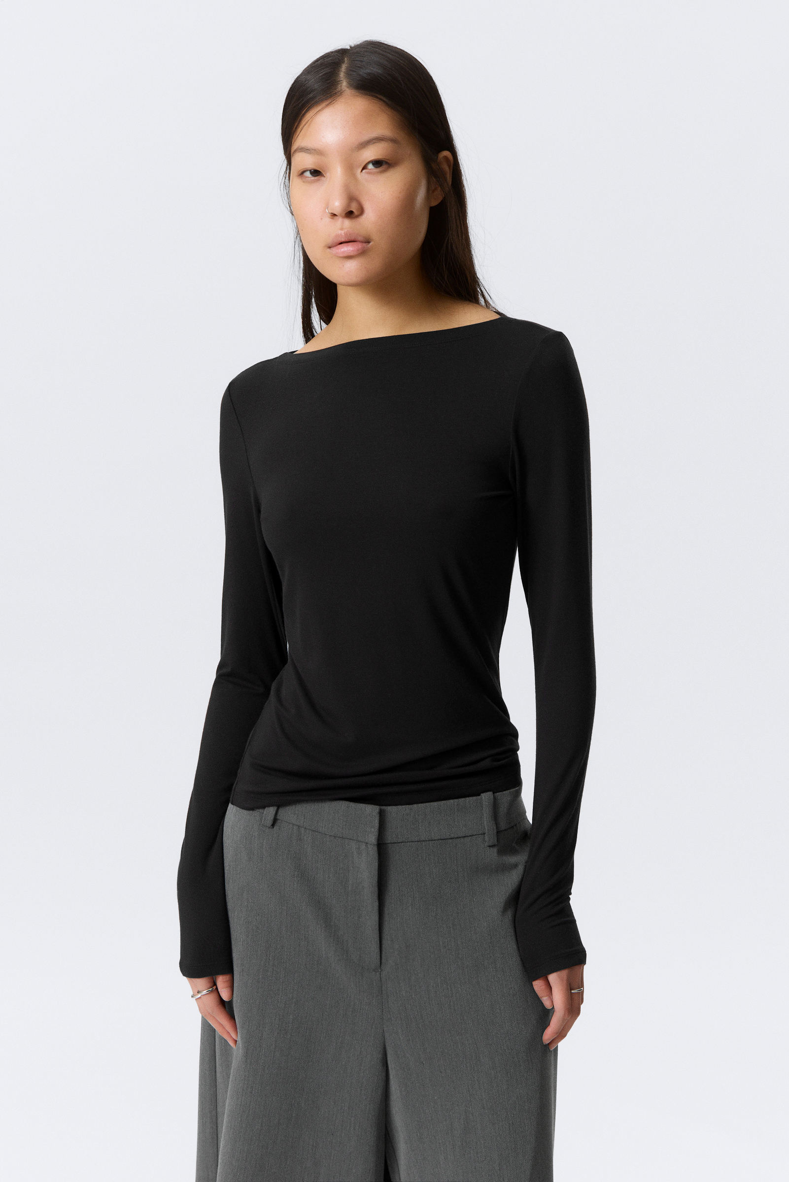 Slim Long-Sleeved Open Back Top