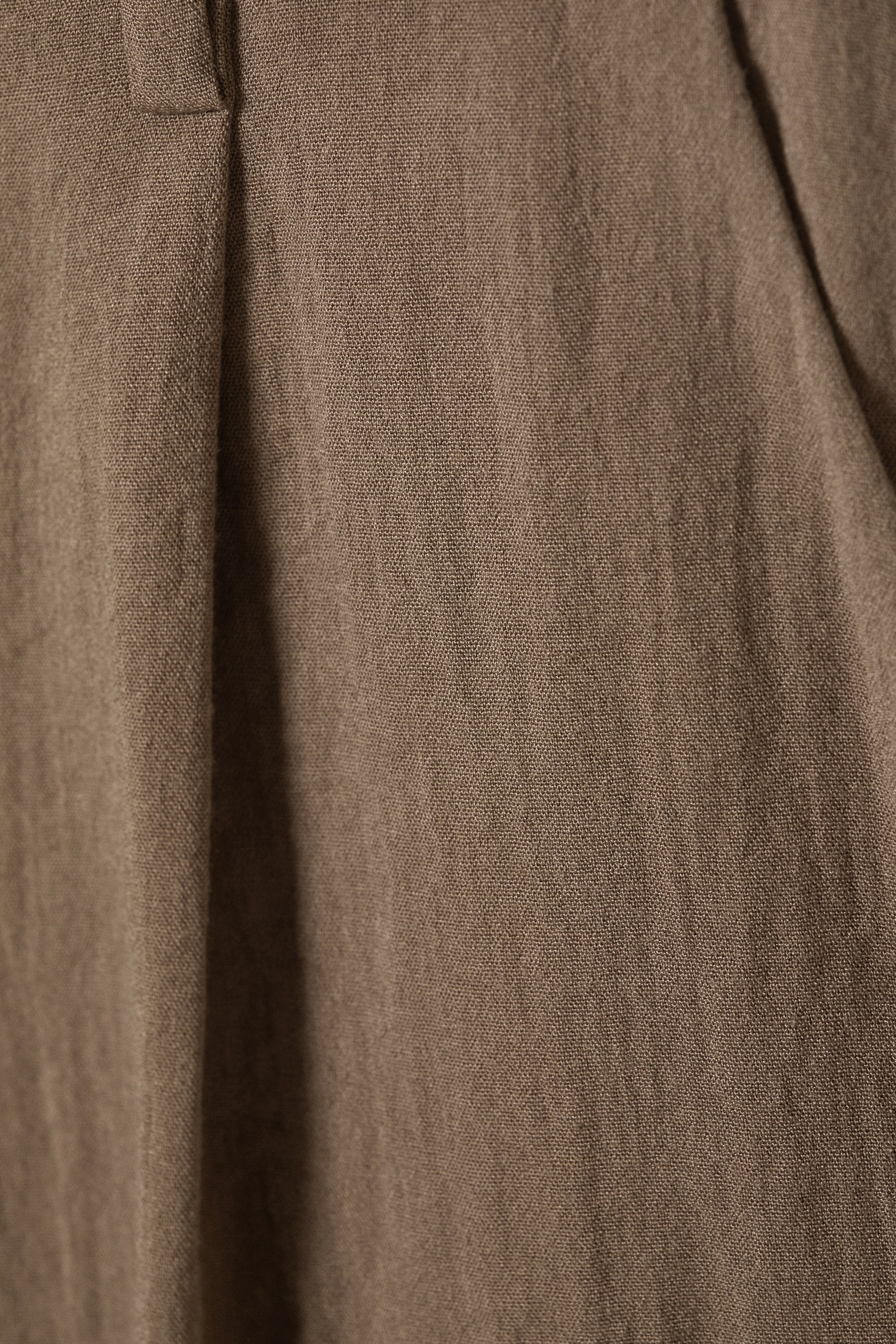 Weite, niedrig sitzende Hose in Knitteroptik - Beige/Schwarz - 5