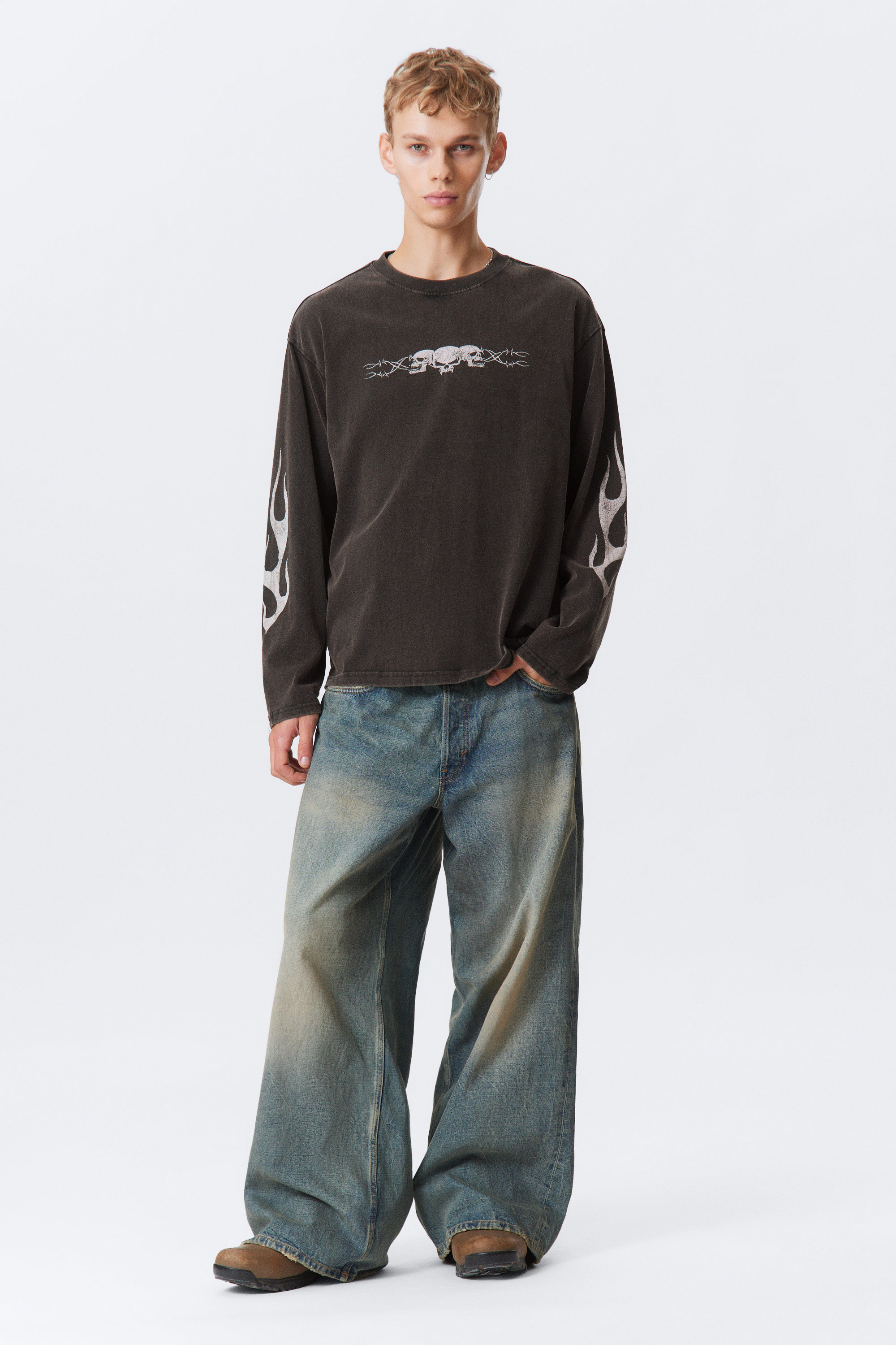 Washed Black - Skull Flame - Great Boxy Graphic Long Sleeve T-shirt - 2