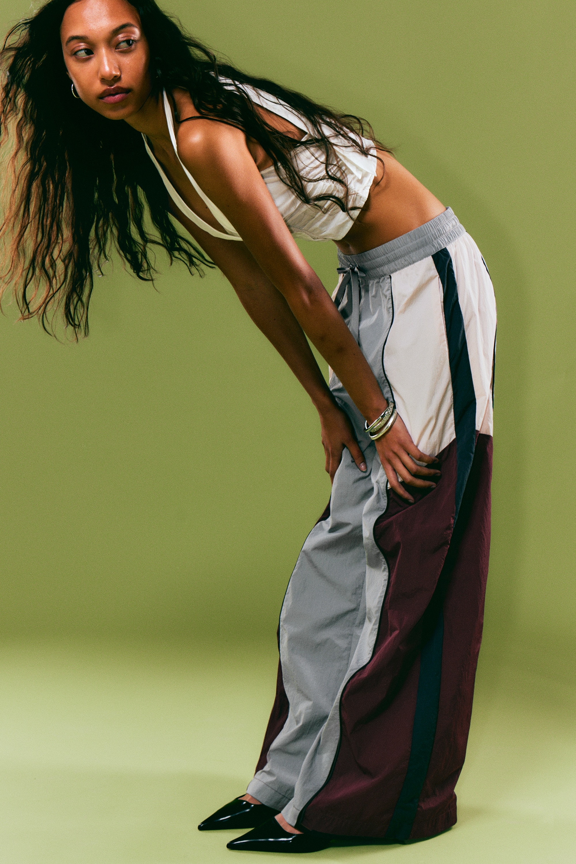 Broek met lage taille en wijde pijpen en kleurvlakken - Grijs/roze/rood