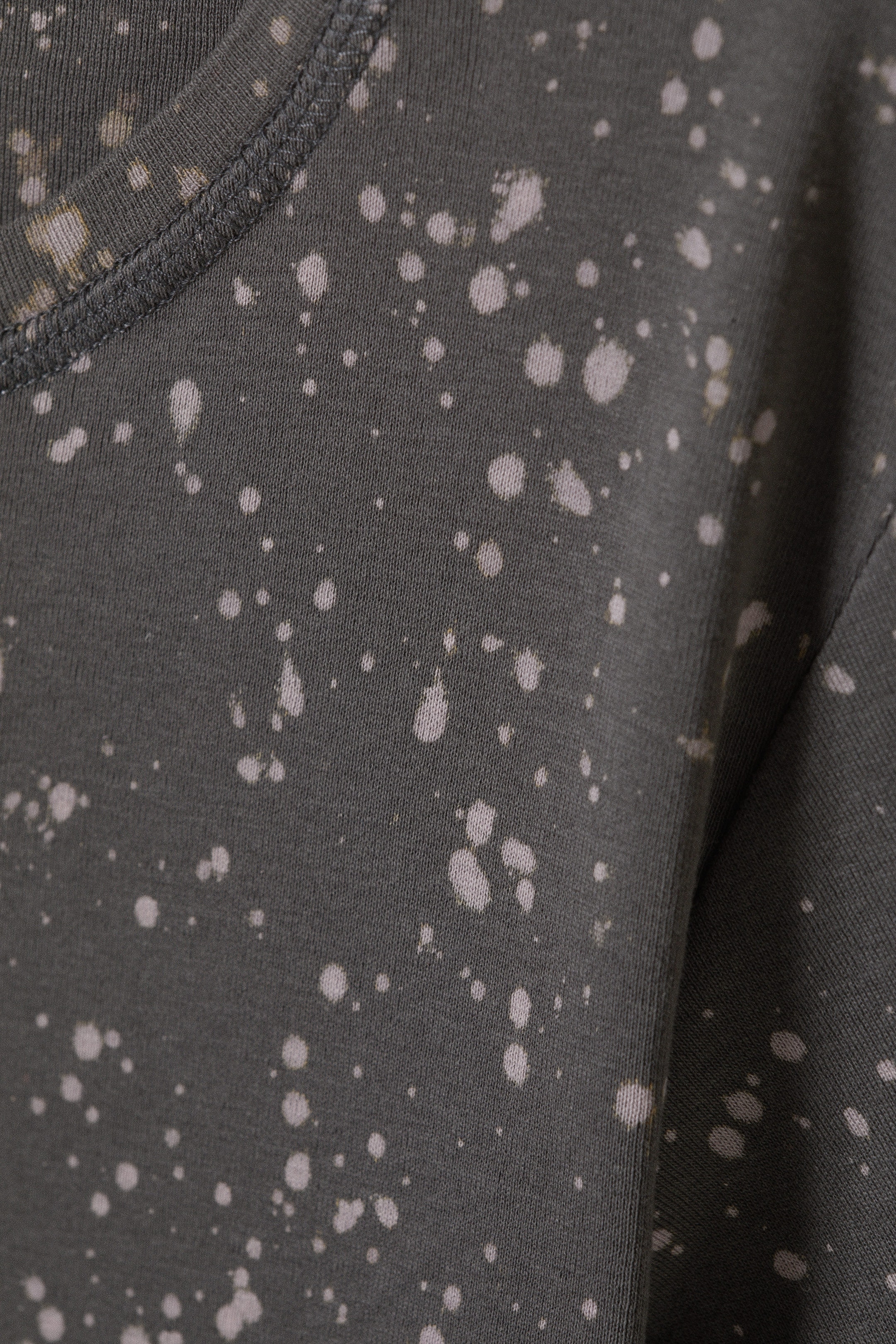 Black - Acid Spray - Cropped geribbeld katoenen T-shirt met print - 2