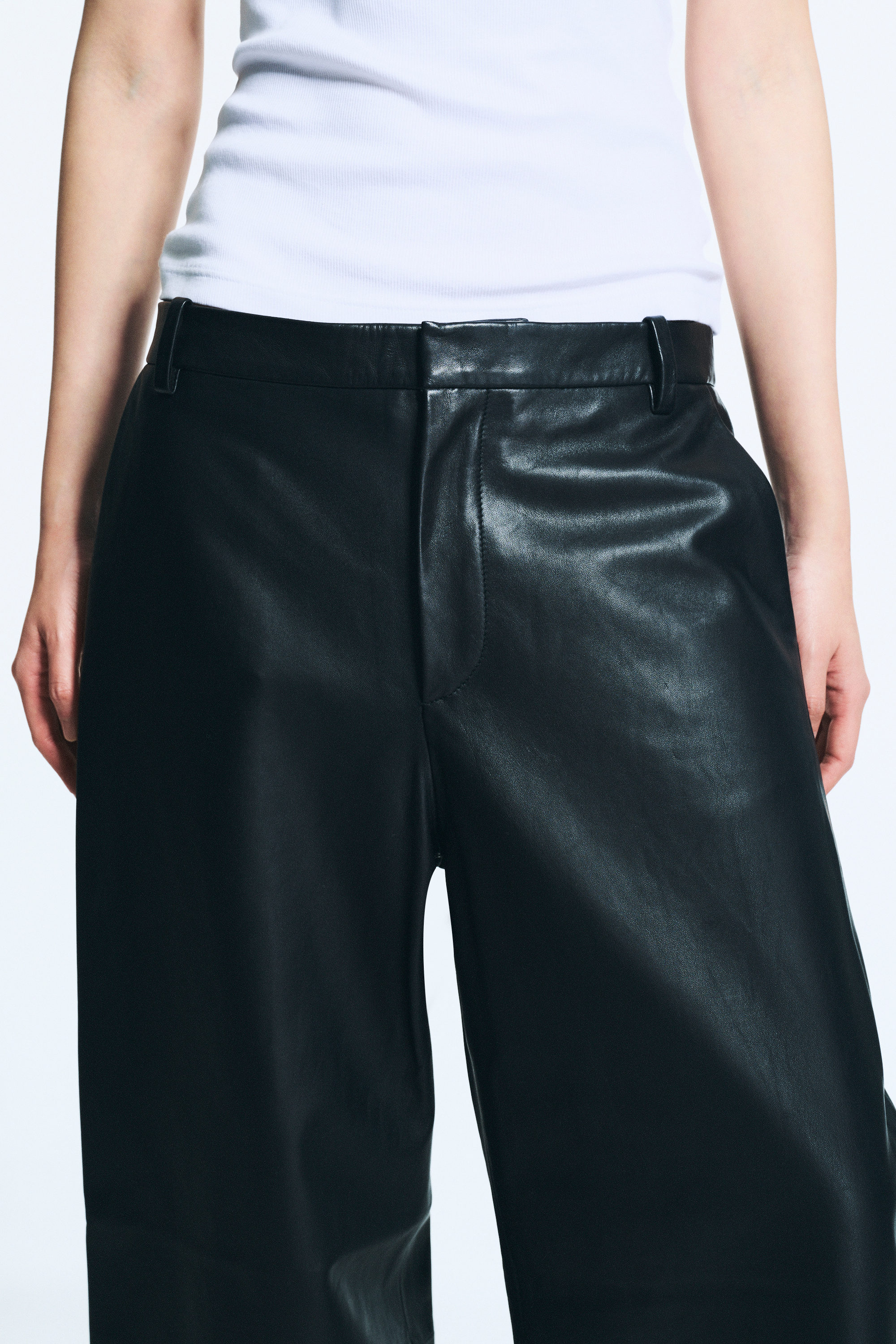 Black - Low Rise Wide Leg Leather Trousers - 5