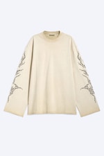 Verwaschenes Beige mit Nieten - Oversized Longsleeve mit Grafikprint - 0
