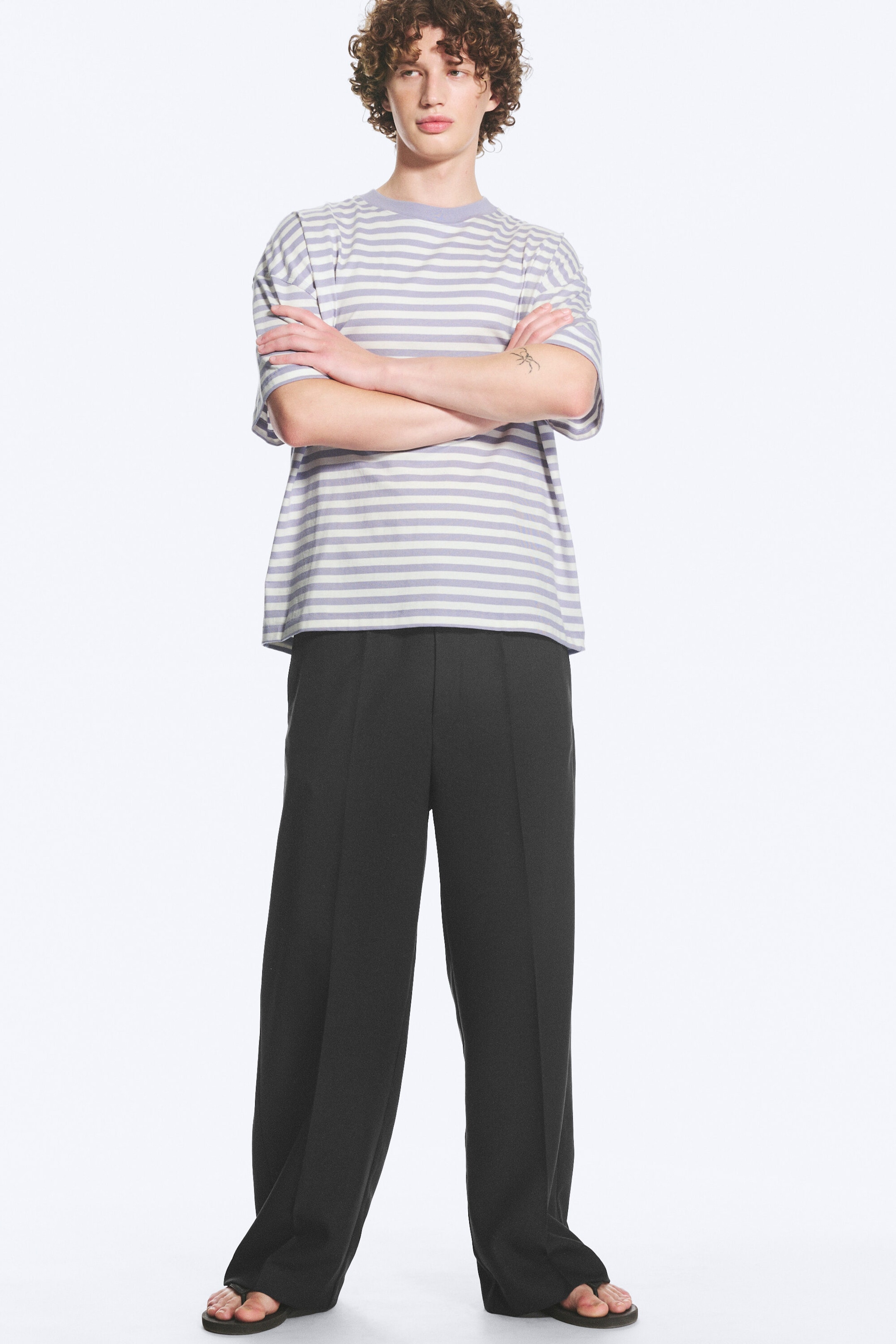 Weiß/Lila gestreift - Oversized T-Shirt im kastigen Fit - 1