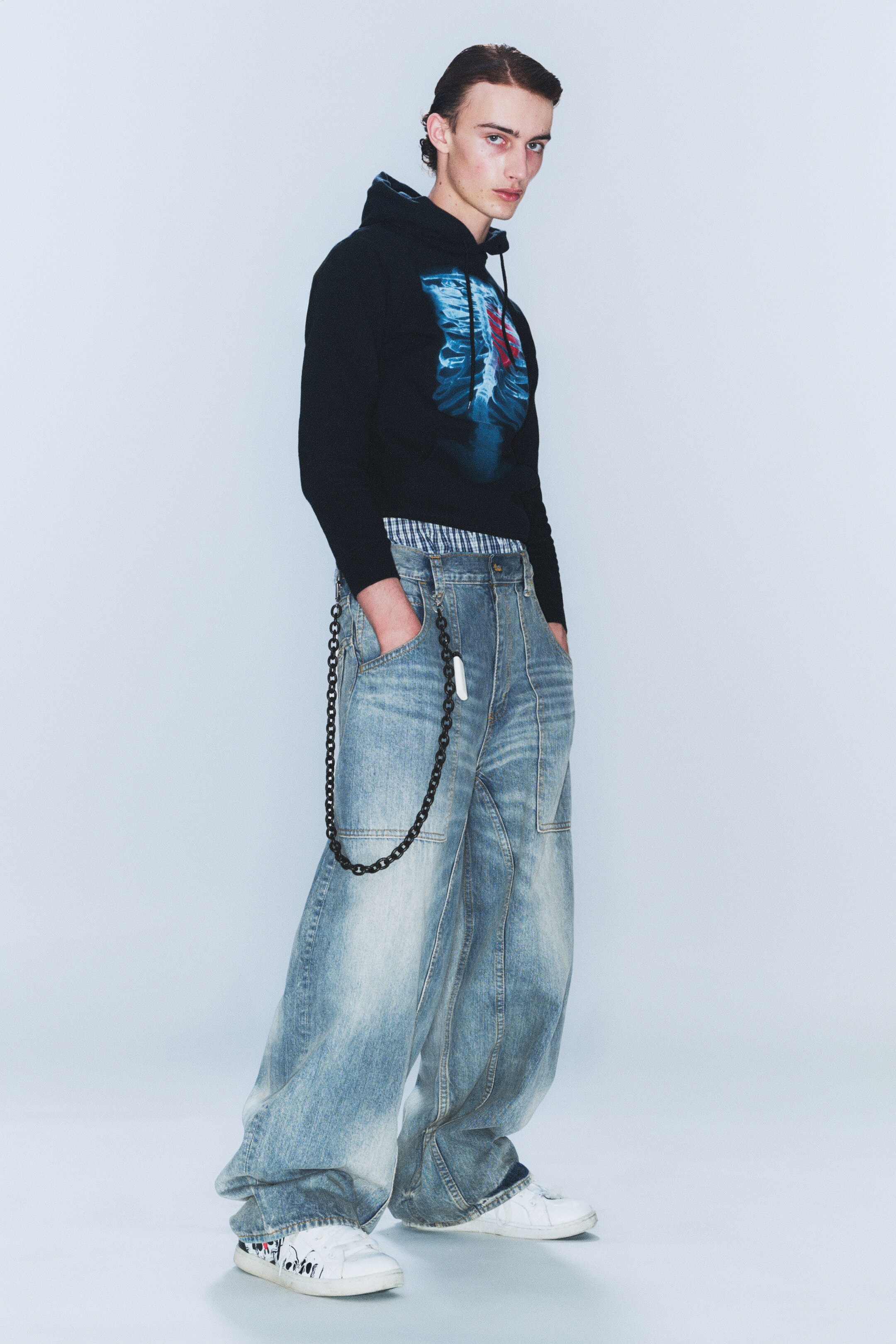 View larger image: Dunno Unisex Low Rise Loose Barrel Leg Jeans - Cloudy Blue - Medium Blue - Men | H&M GB 4