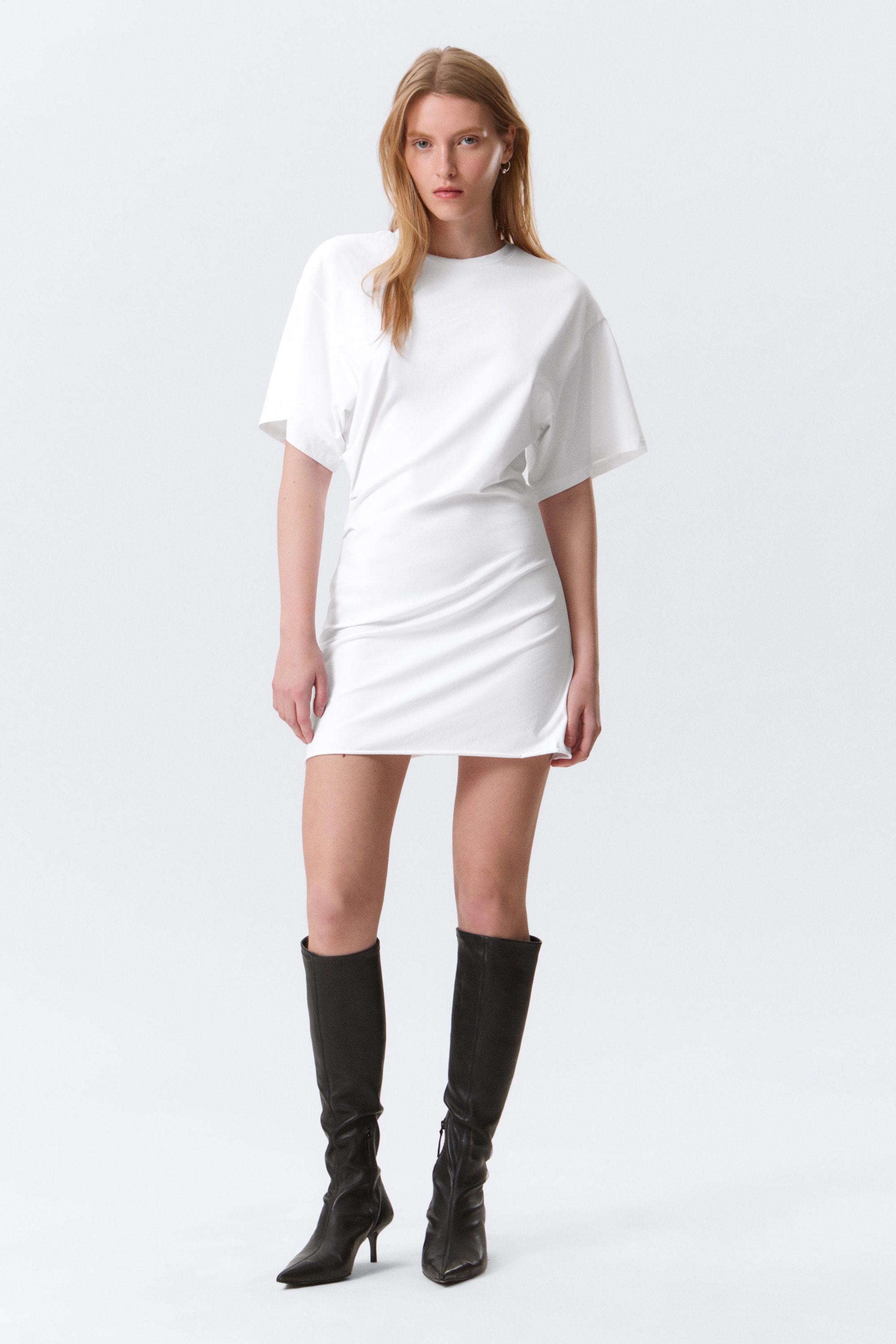 Weiß - Kurzärmeliges Mini-T-Shirt-Kleid - 1