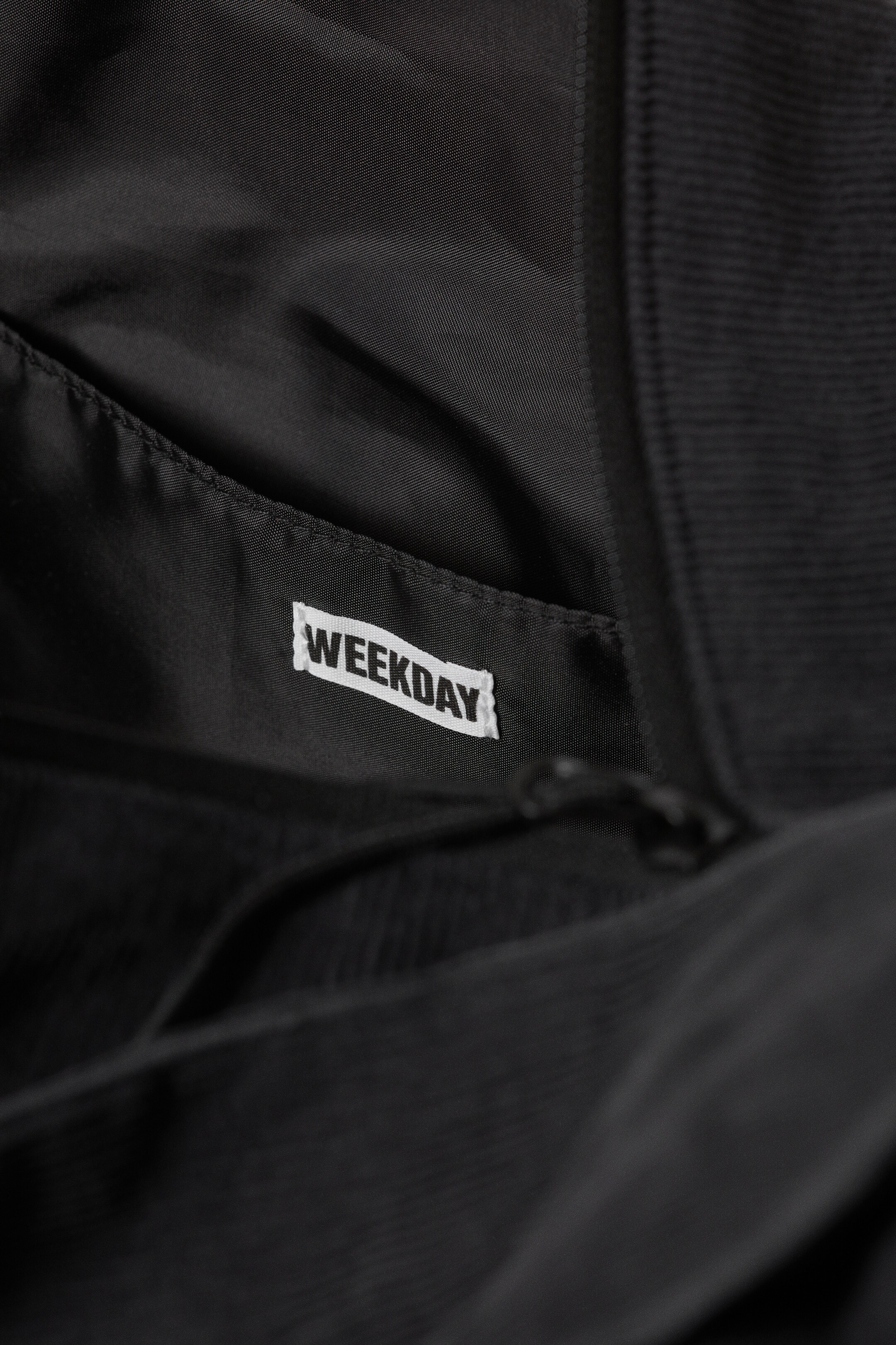 Visualizza immagine più grande: Borsa a tracolla Samir in velluto a coste - Nero - UOMO | H&M IT 3