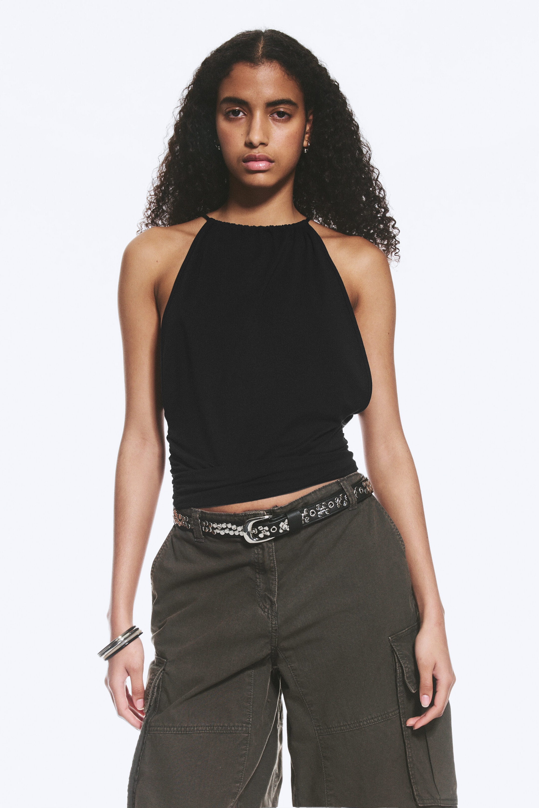 Schwarz - Ärmelloses Neckholder-Top mit Raffungen - 1