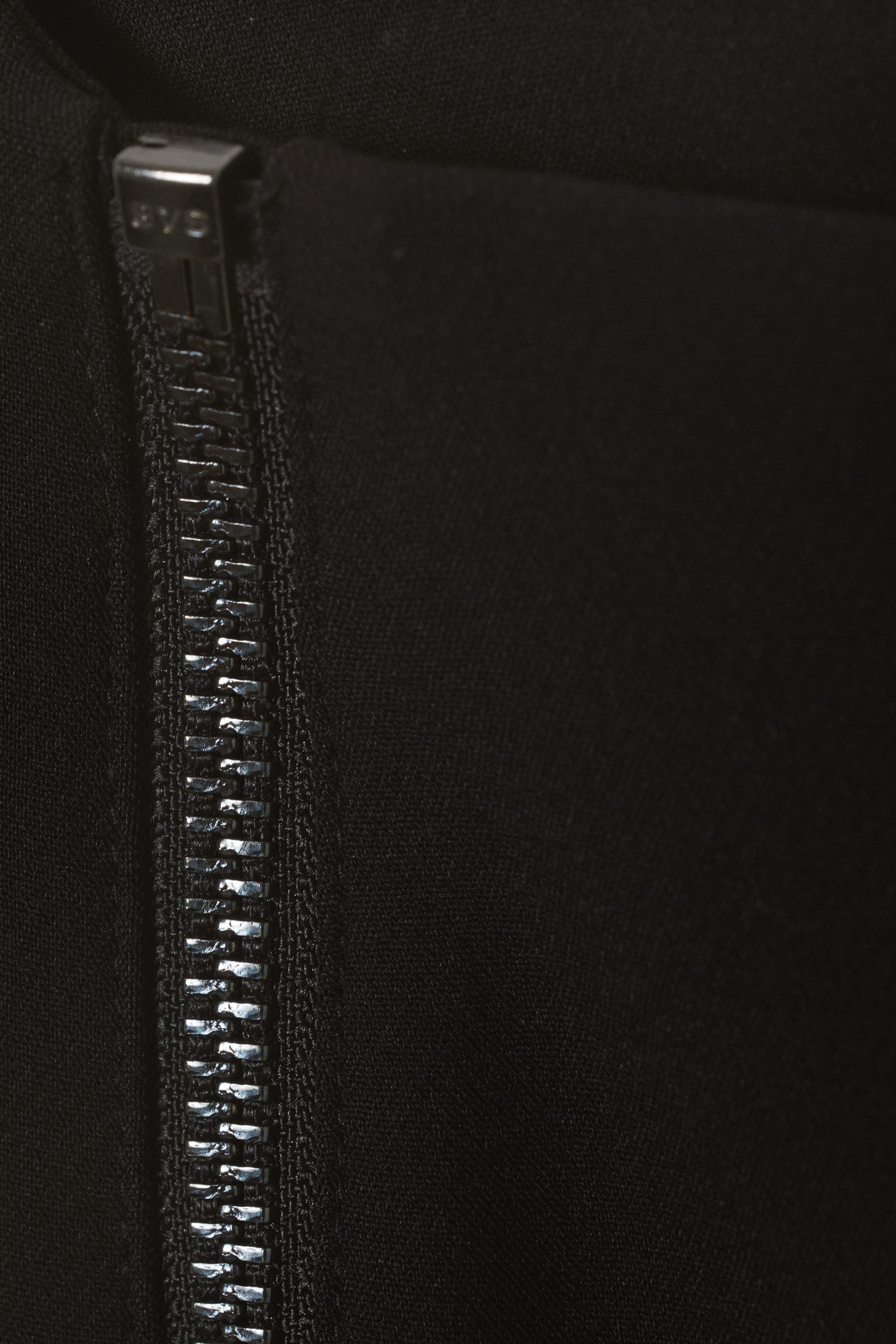 Schwarz - Hose Lola mit Reißverschlussdetails - 1