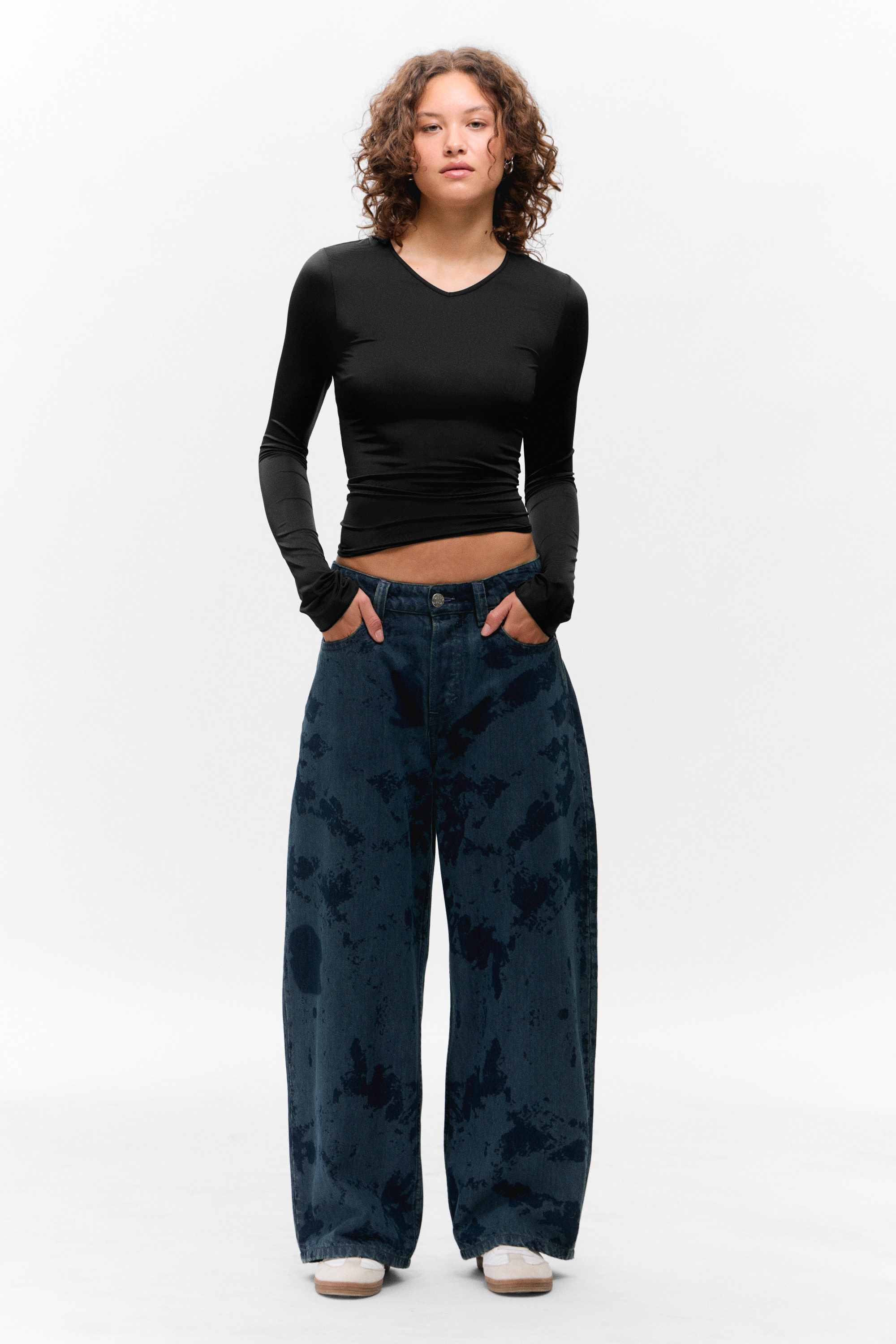Black - Long-Sleeved V-Neck Top - 2