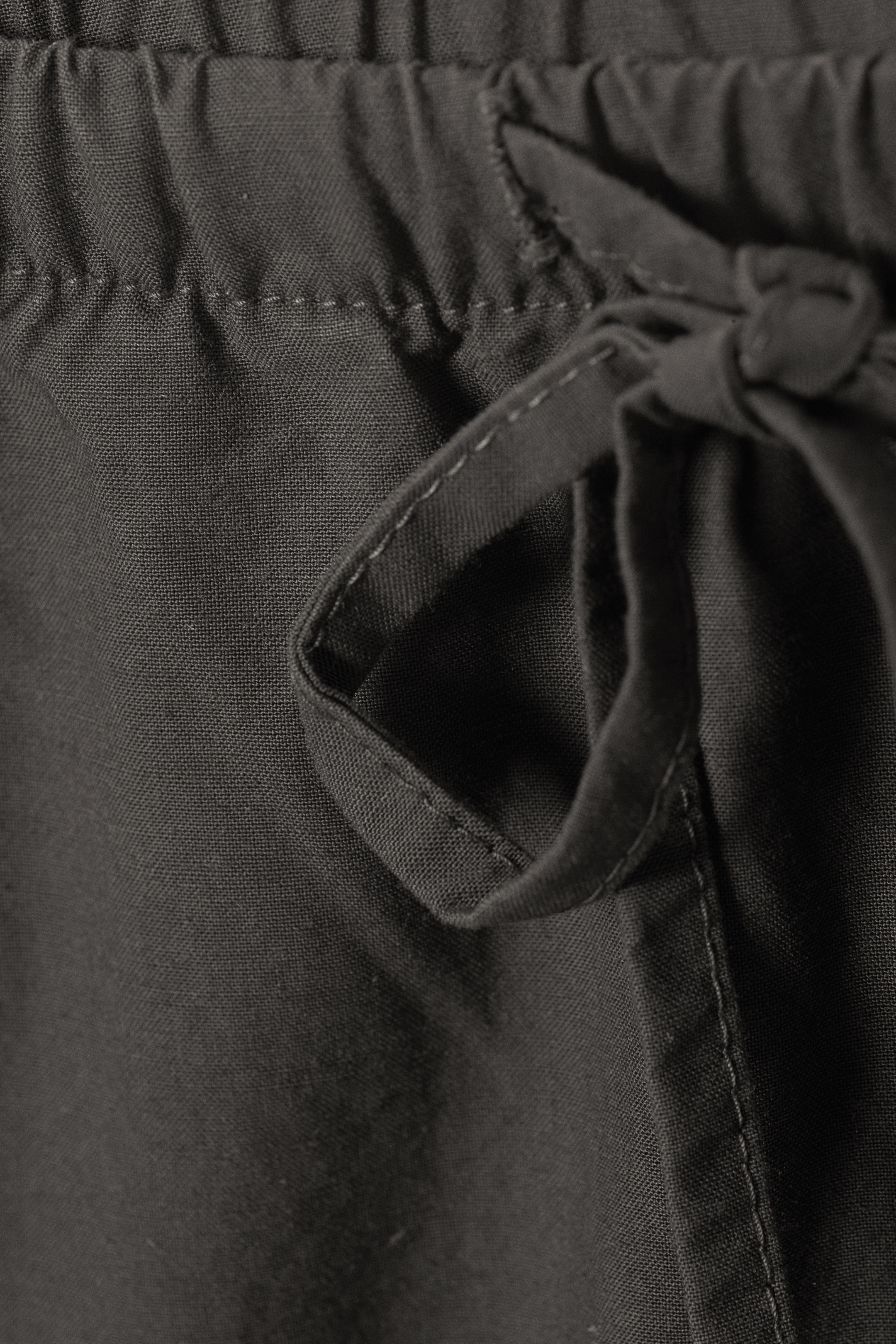 Zobacz większy obraz: Sprane spodnie z niskim stanem Loose Fit - Ciemnoszary - ONA | H&M PL 6