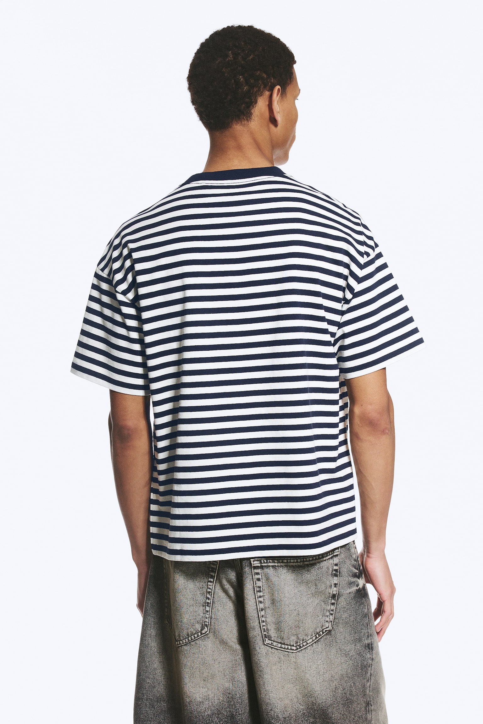 Boxy T-Shirt mit lockerer Passform - Weiß - Marineblau gestreift/Gewaschenes Blau/Weiß/Schwarz/Gewaschenes Dunkelgrün/Helles Khakigrün/Dunkles Marineblau/Khaki - 4