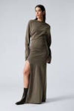 Donker taupe met wassing - Gedrapeerde maxi-jurk met lange mouwen en split - 0